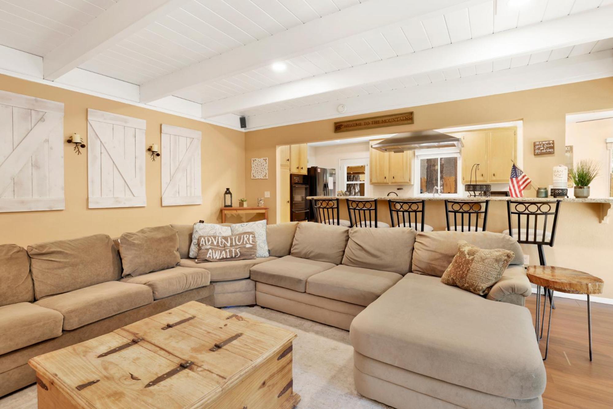 Cozy up to summit #1651 view 4