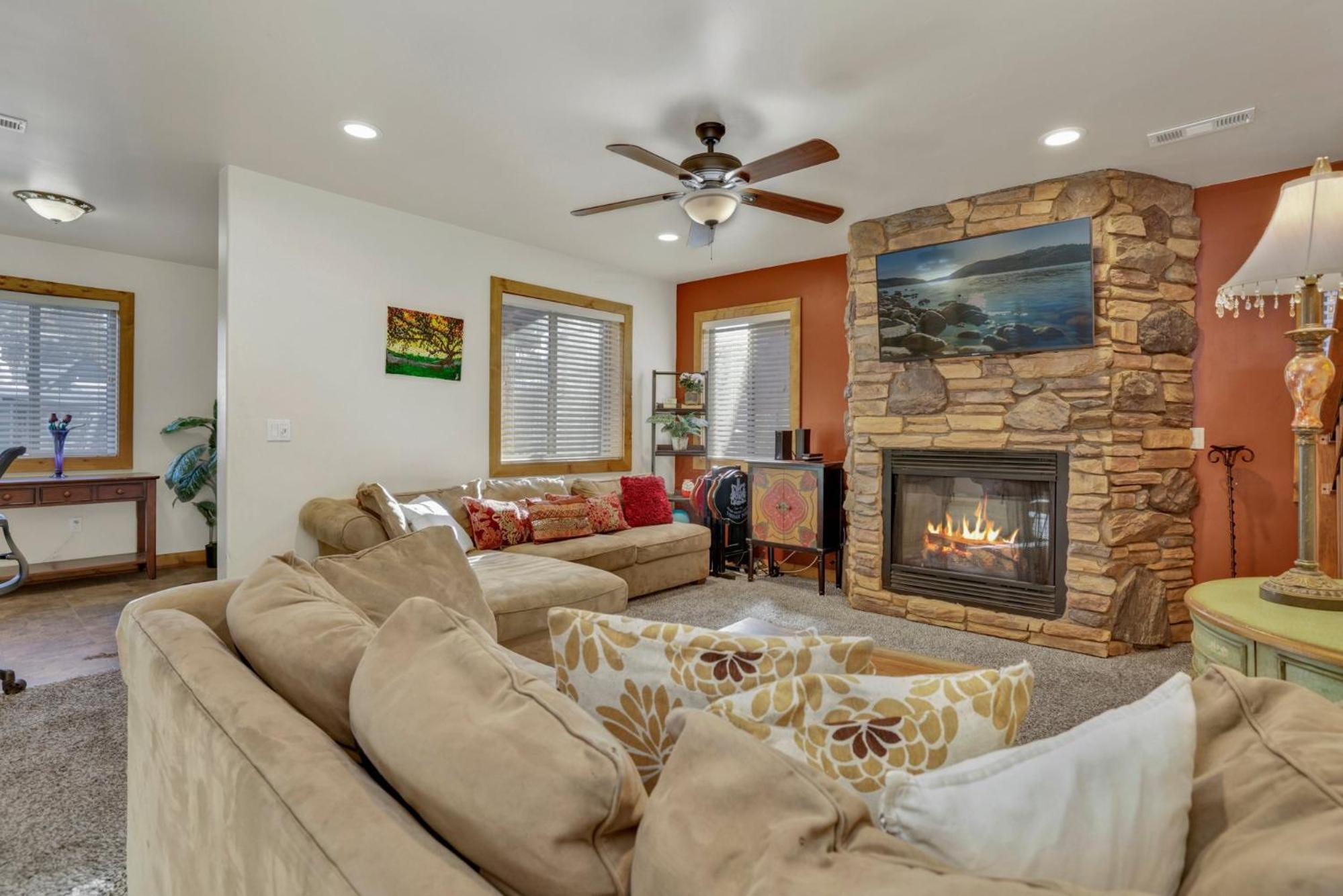 Knotty pines log cabin #2414