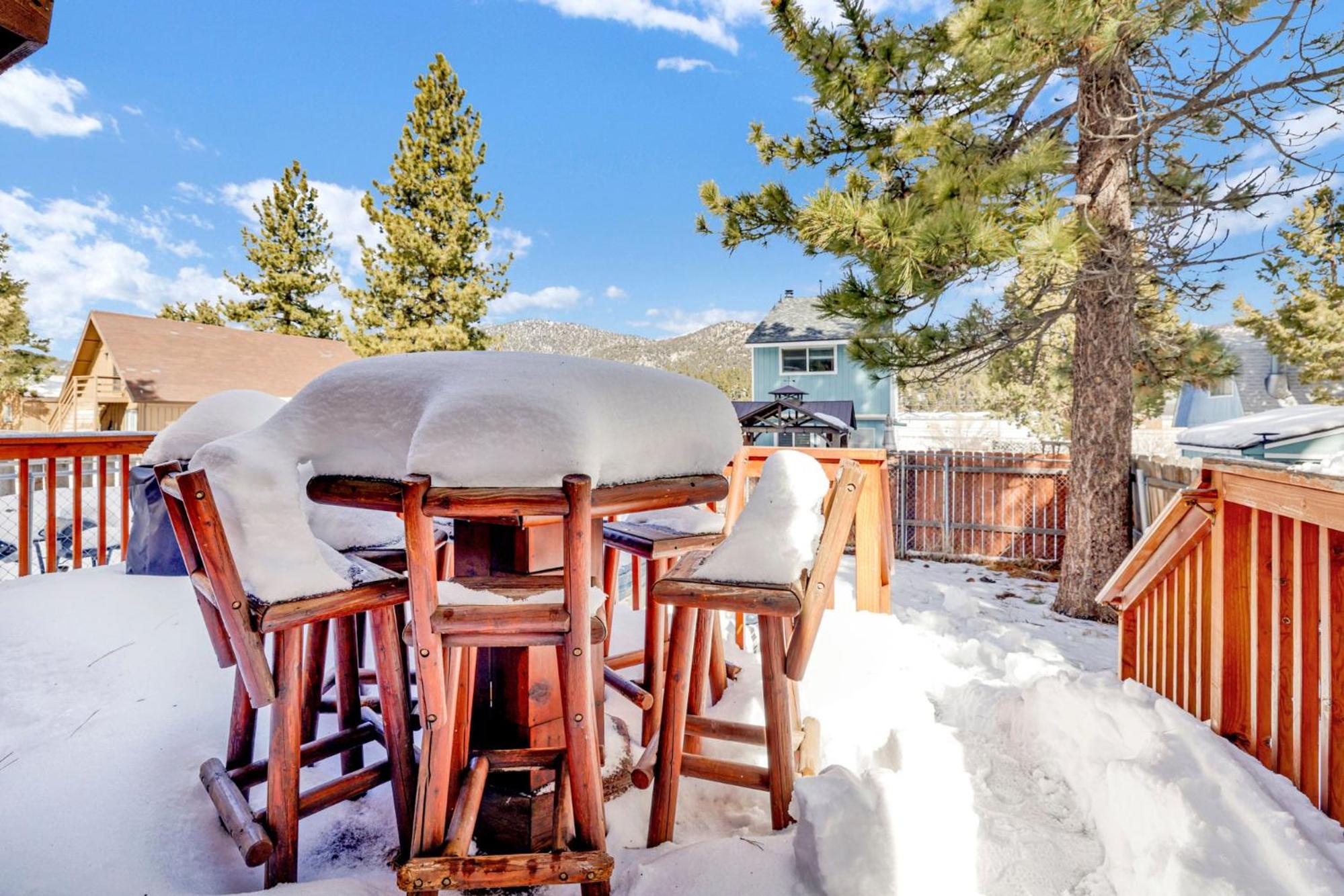 Knotty pines log cabin #2414