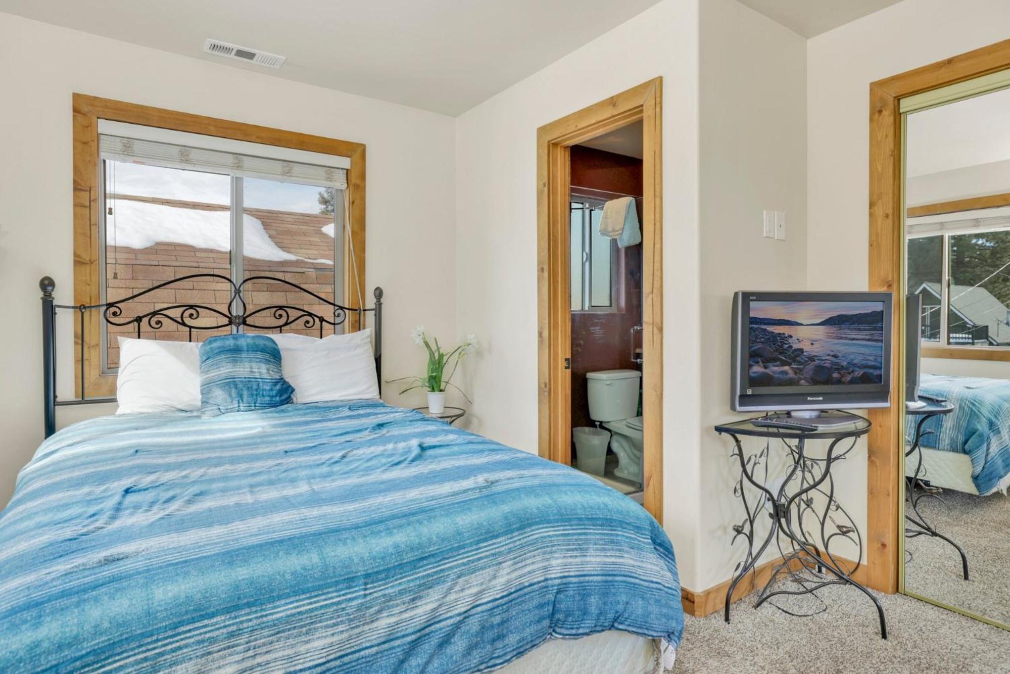 Knotty pines log cabin #2414