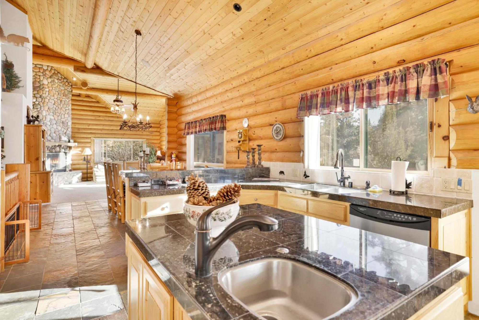 Castle crag log cabin #2392