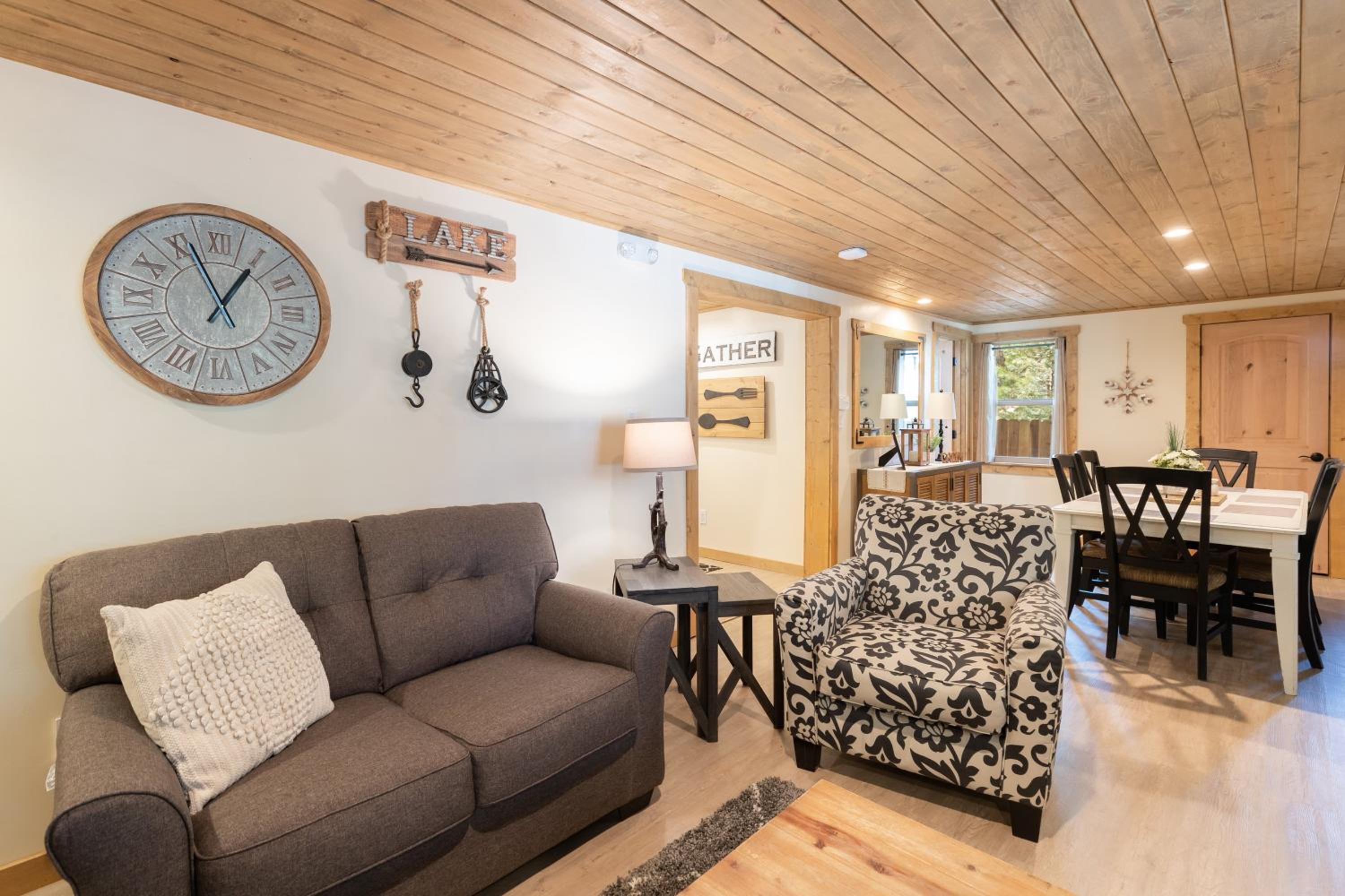 Sunny forest cottage #1924