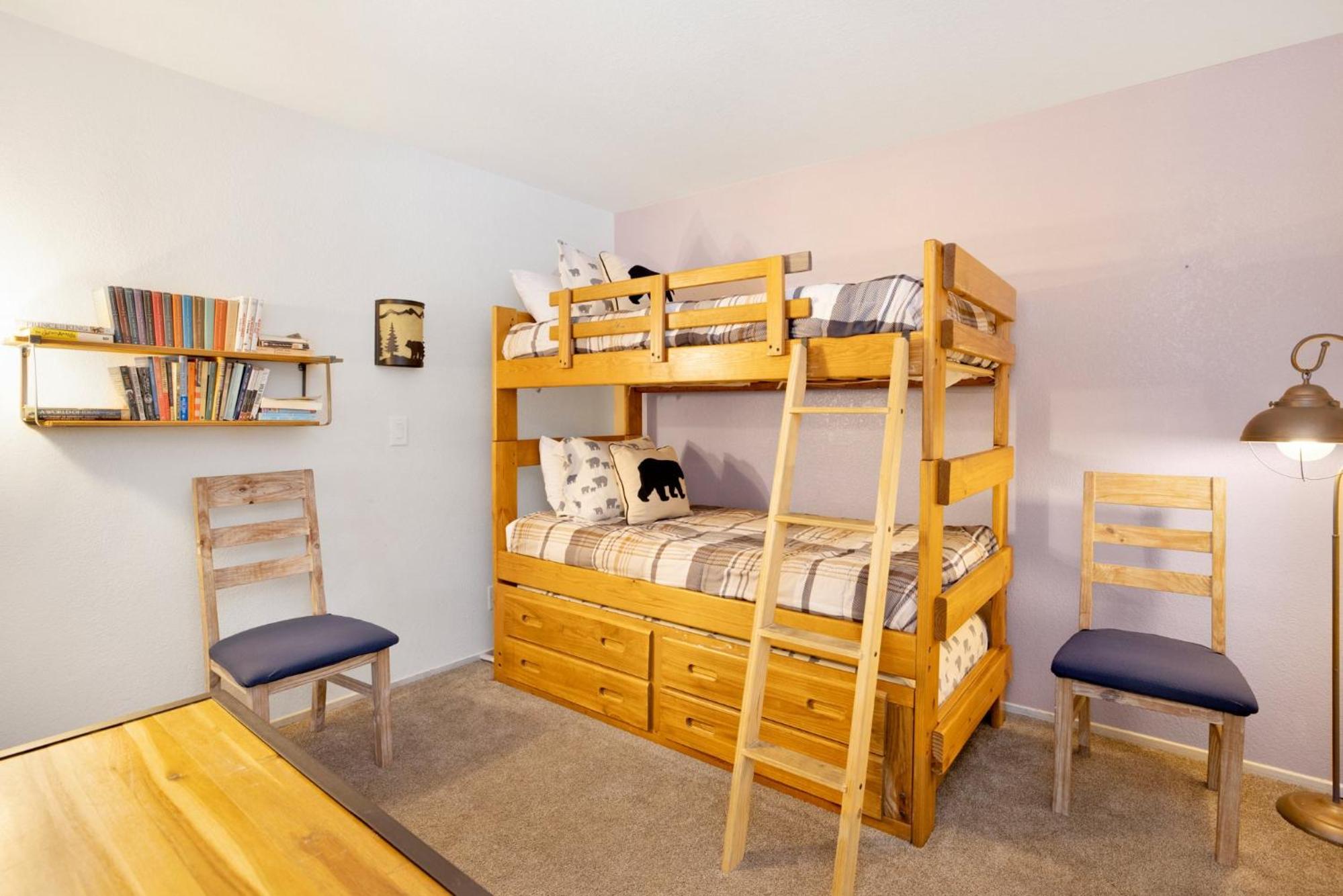 BROWNIE'S DEN #2205