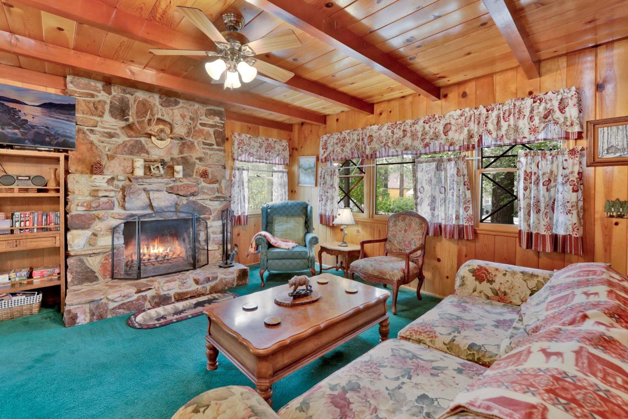 Cozy bear cabin #2295