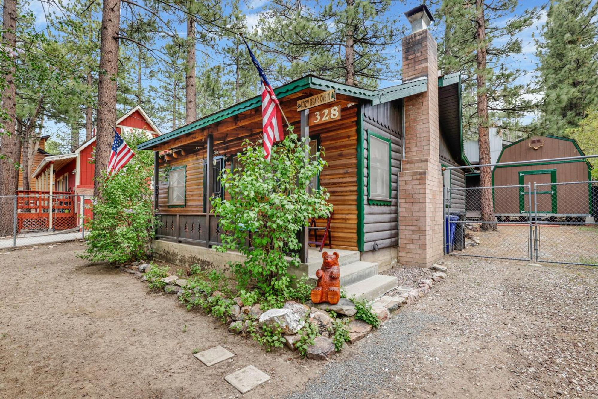 Cozy bear cabin #2295