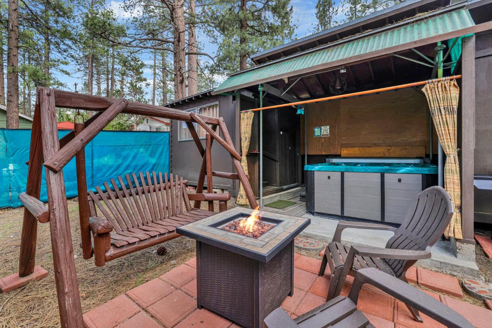 Cozy bear cabin #2295