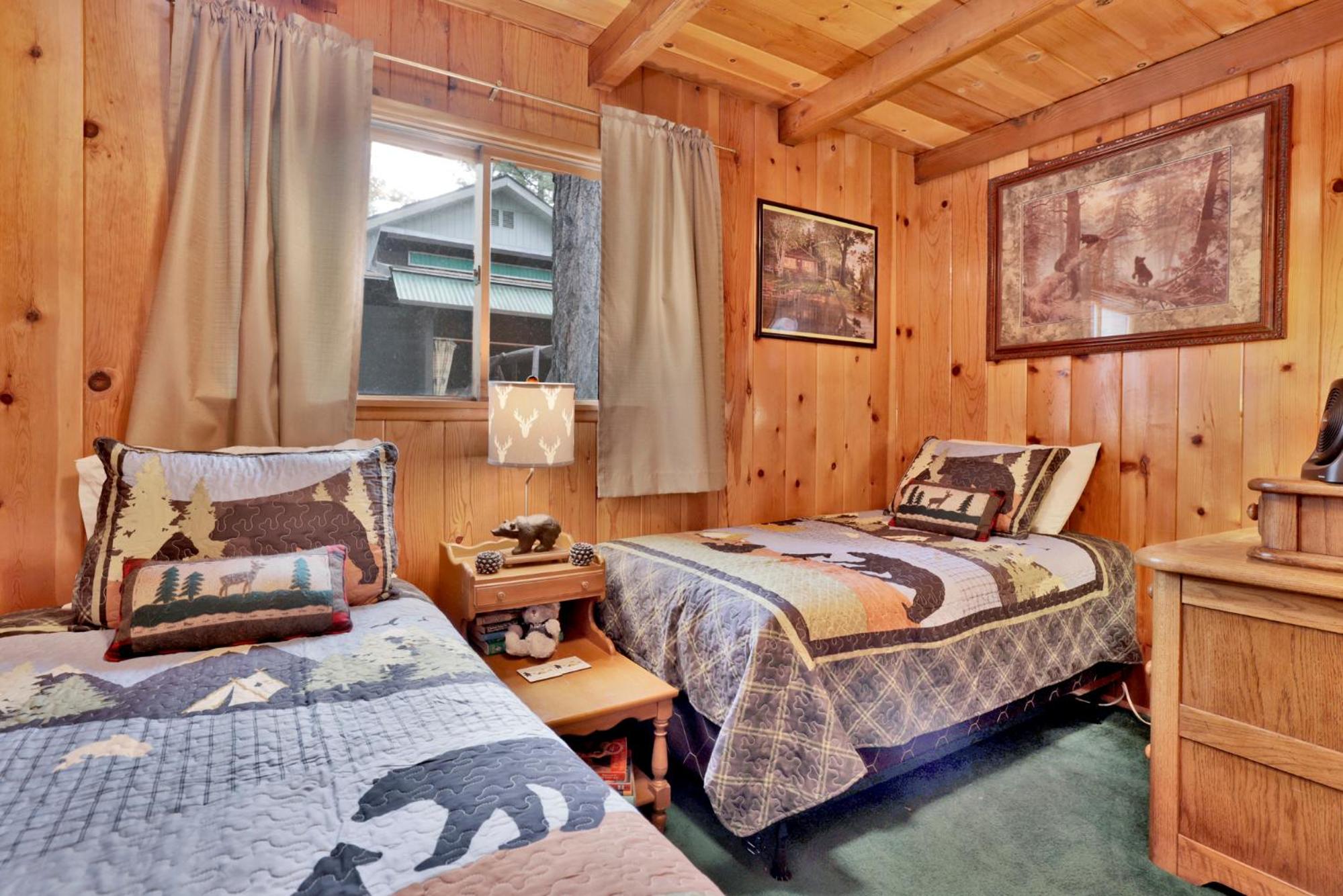 Cozy bear cabin #2295