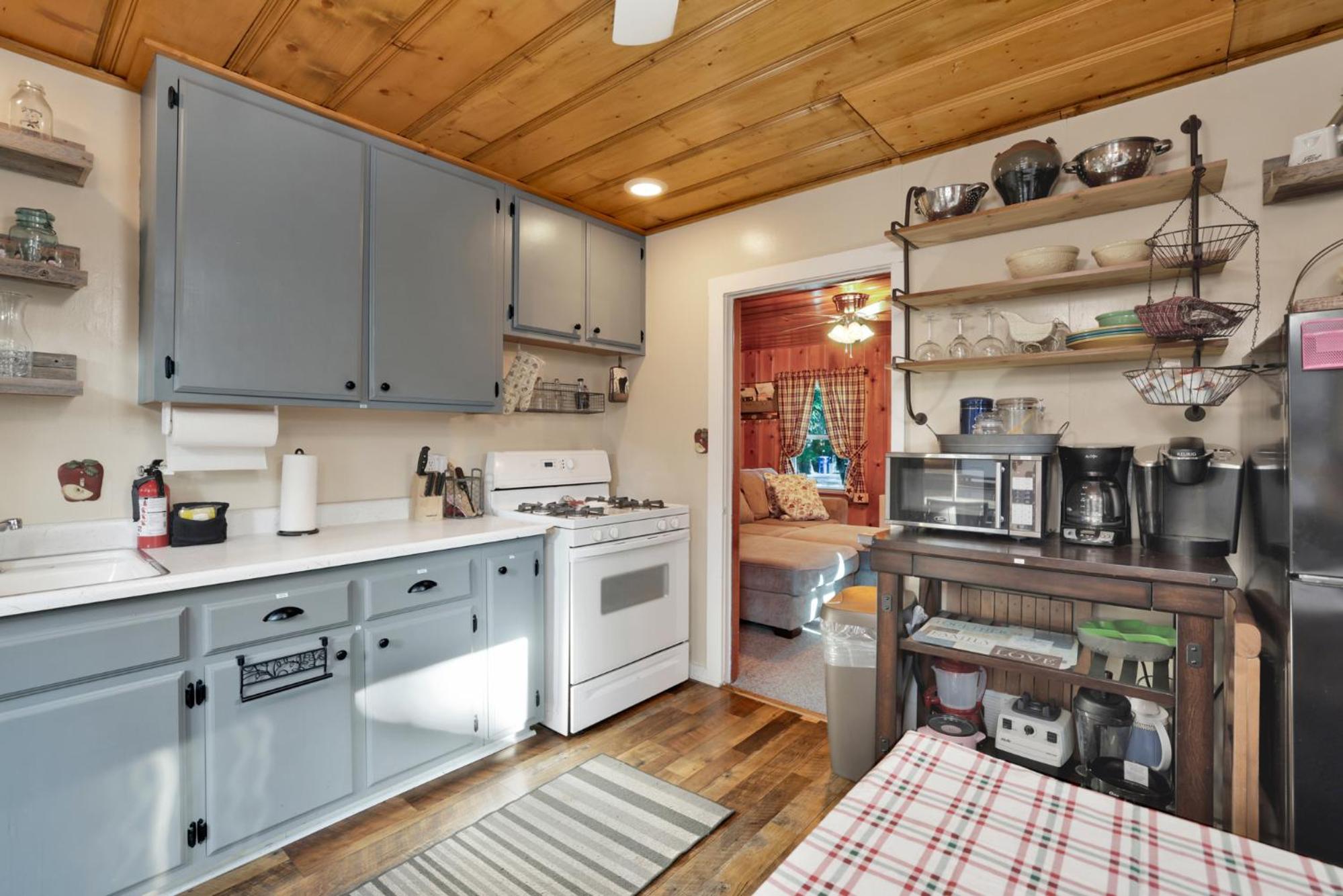 Old school log cabin #2340