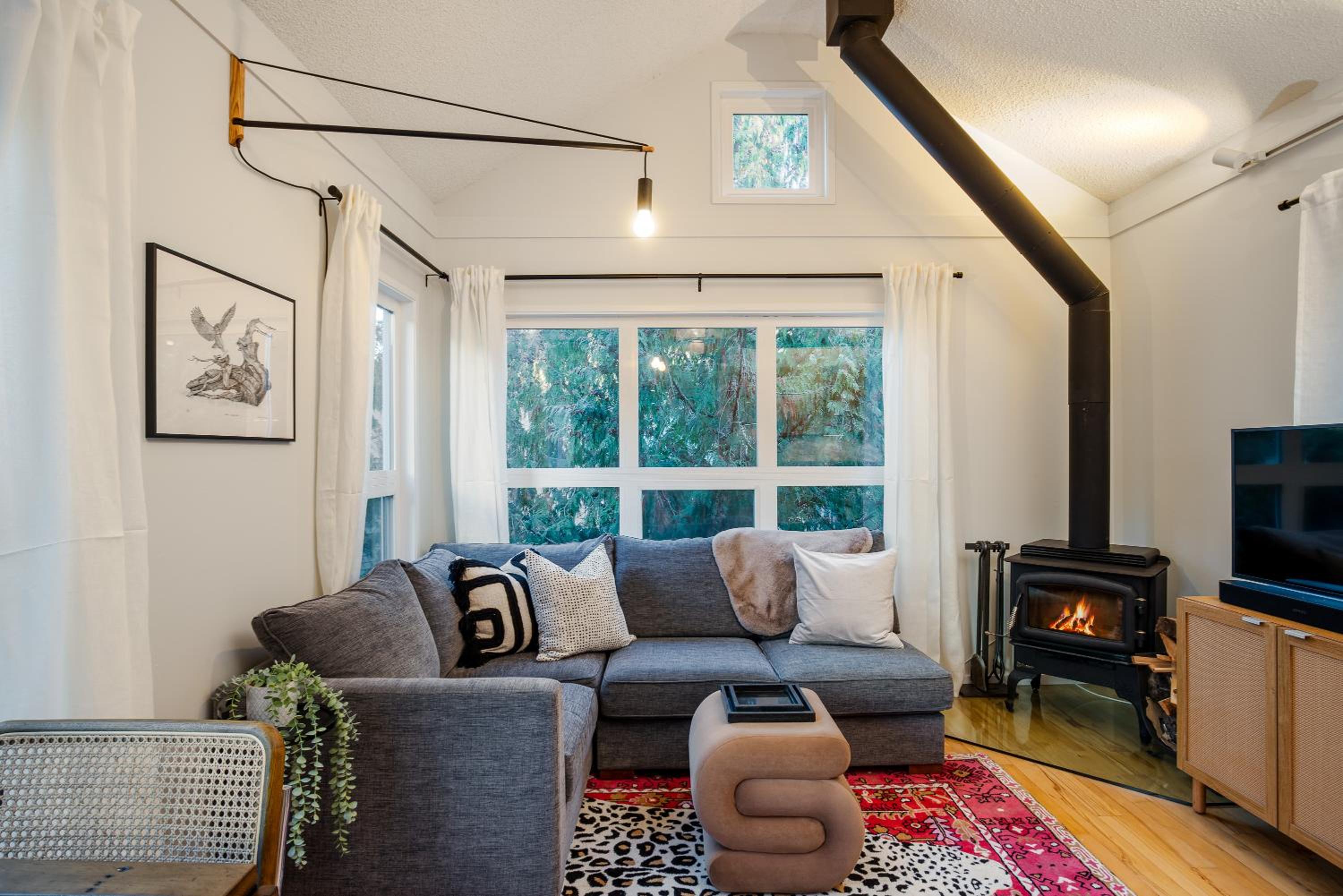 1BR plus Loft in Gondola Village, Creekside, Amazing Patio with Views, Near Gondola, Free Parking
