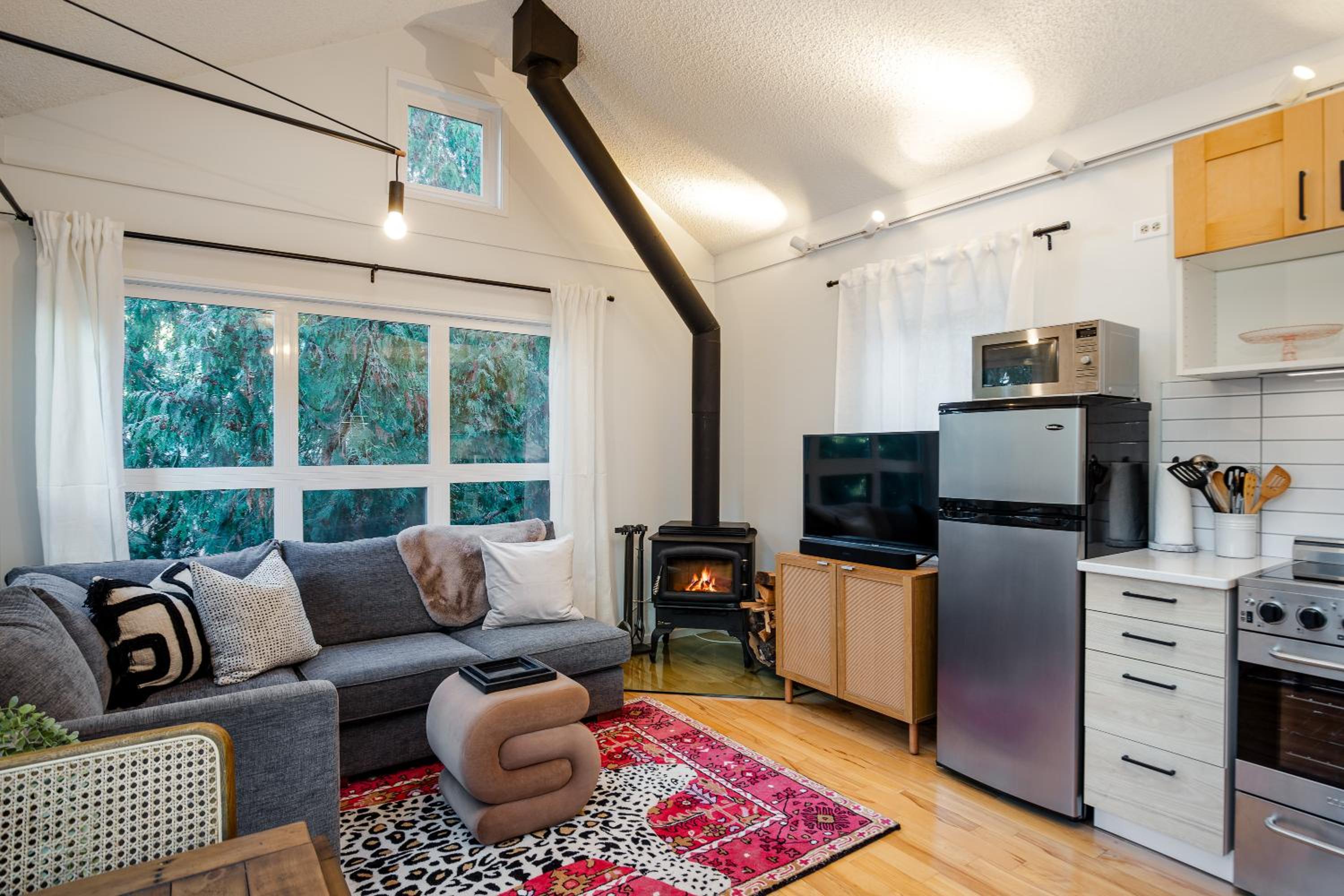 1BR plus Loft in Gondola Village, Creekside, Amazing Patio with Views, Near Gondola, Free Parking