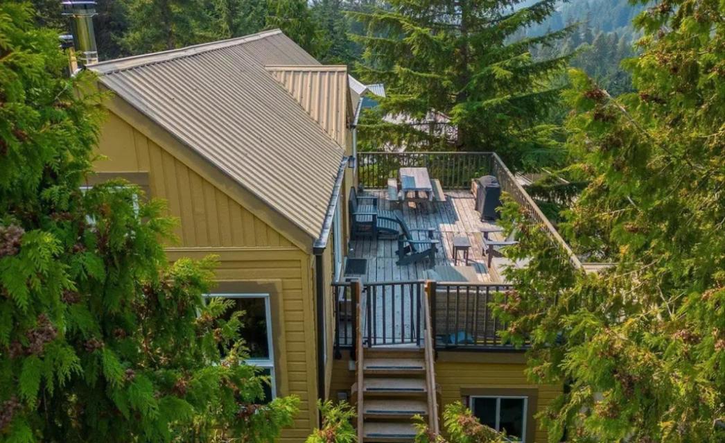 1BR plus Loft in Gondola Village, Creekside, Amazing Patio with Views, Near Gondola, Free Parking
