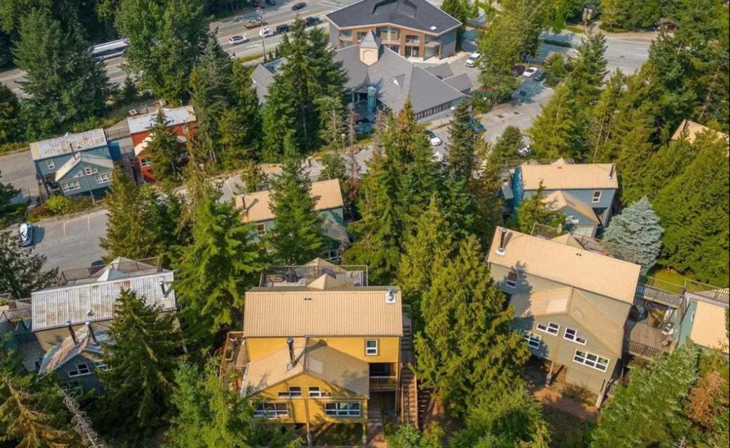 1BR plus Loft in Gondola Village, Creekside, Amazing Patio with Views, Near Gondola, Free Parking