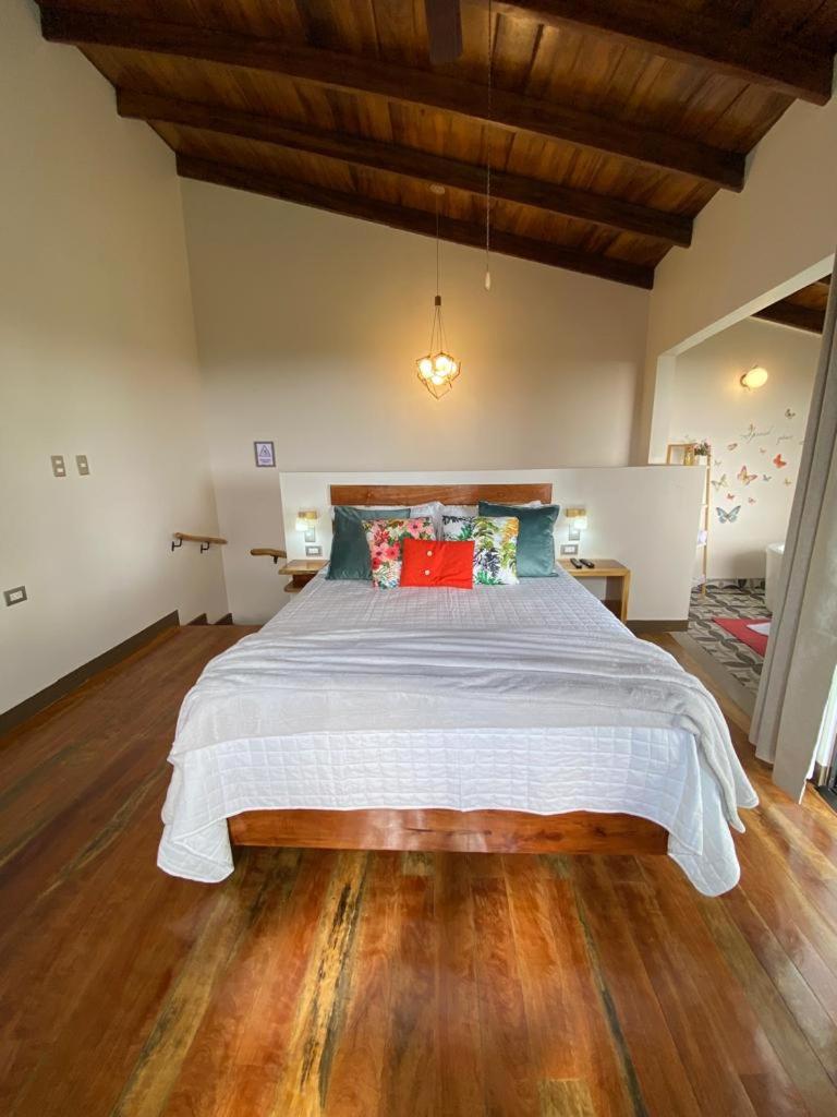Villas Flakis, Vela