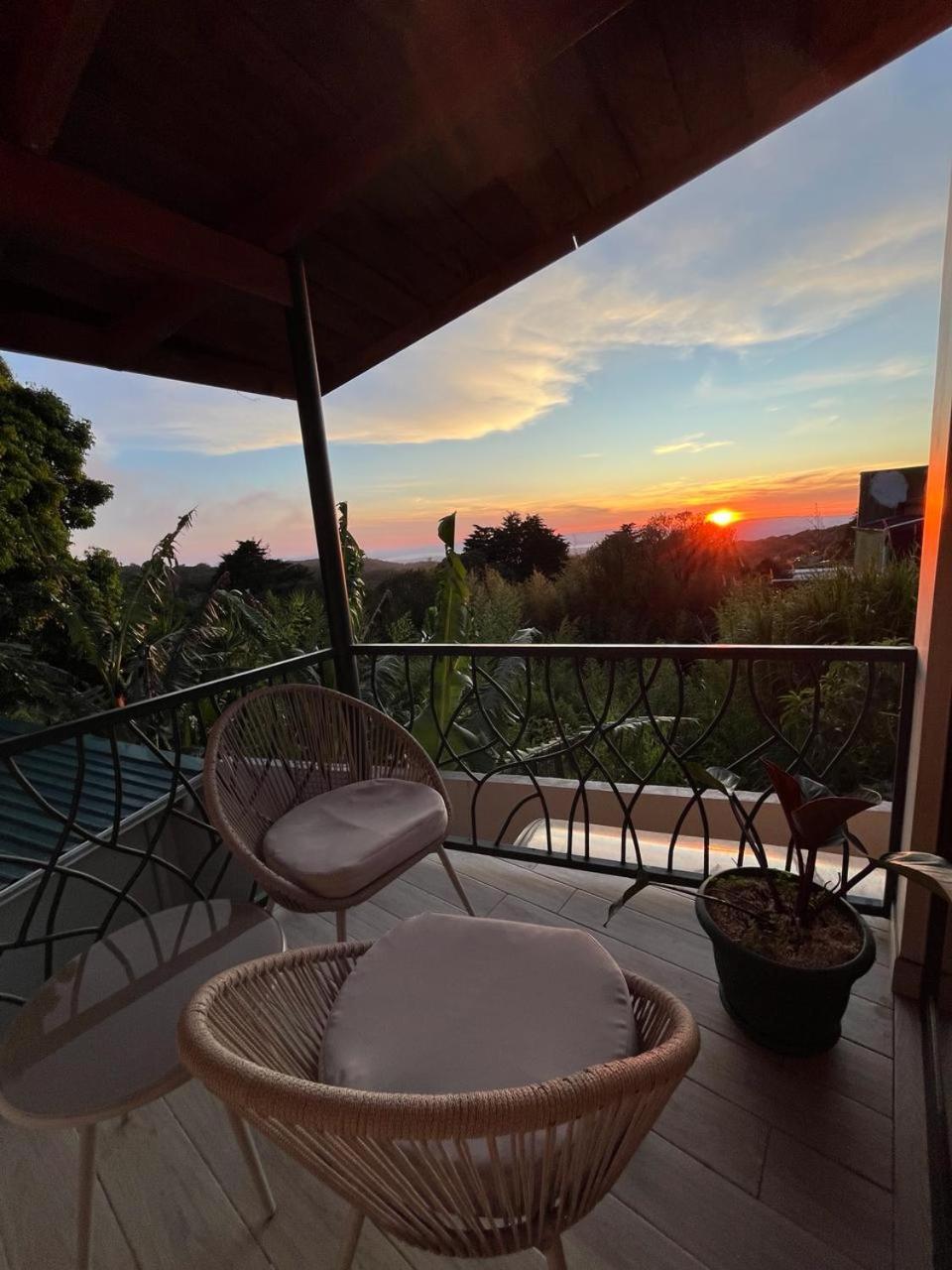 Villas Flakis, Vela
