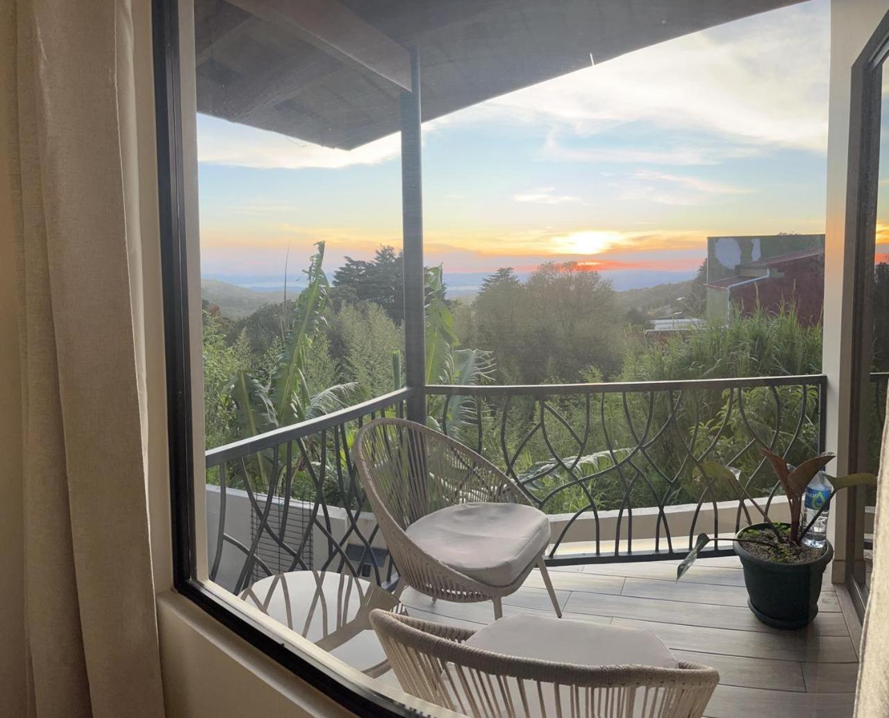Villas Flakis, Vela