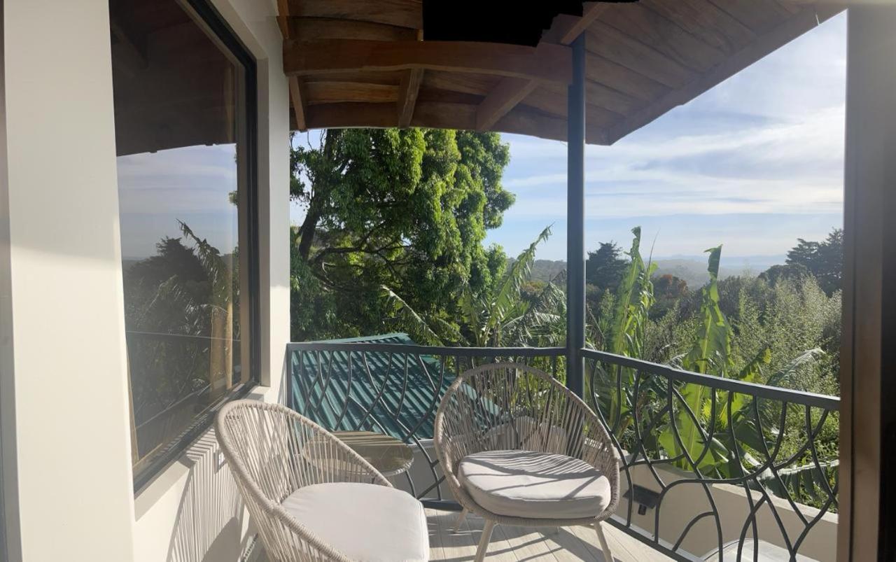 Villas Flakis, Vela