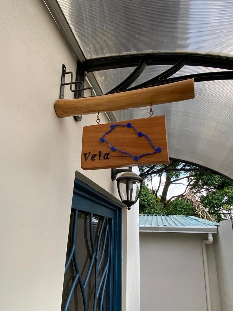 Villas Flakis, Vela