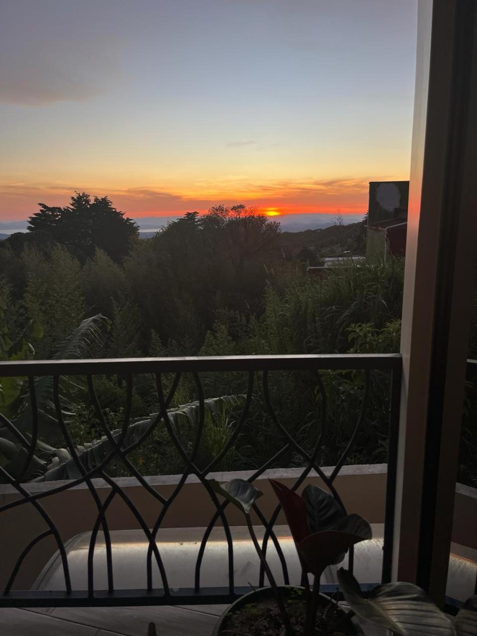 Villas Flakis, Vela