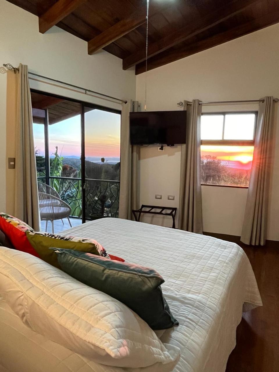 Villas Flakis, Vela