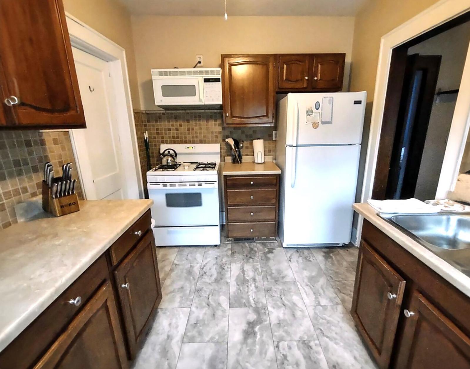 Spacious Frontier Park Apartment view 2
