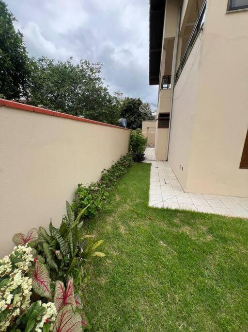 Casa térrea - bem localizada