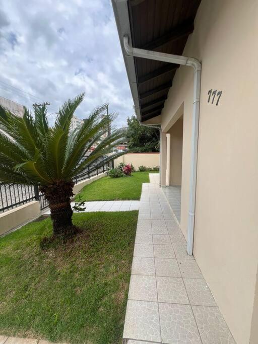 Casa térrea - bem localizada