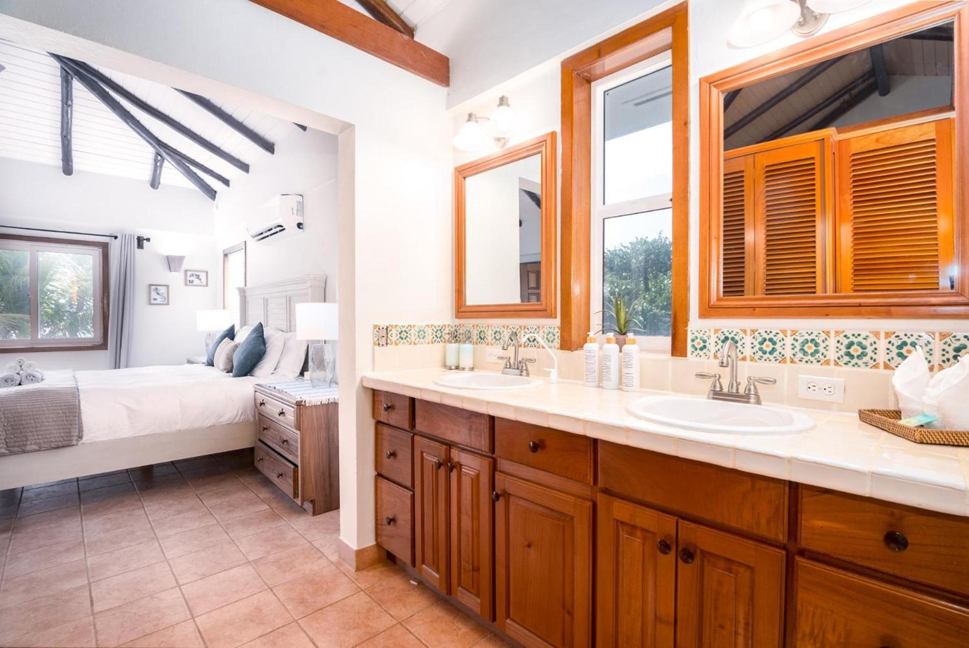 Dolphin Beach - Private Oceanfront 4-Bed Villa wPool on Huge Lot