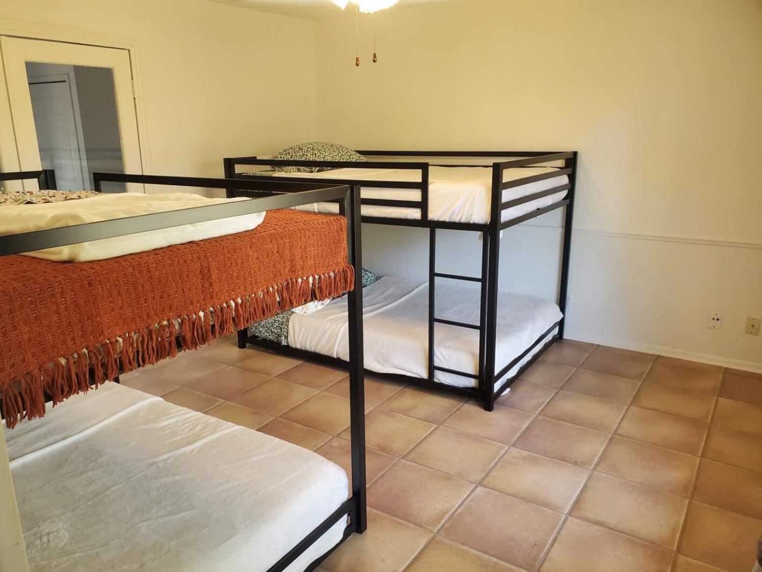 Private rooms in Spanish Villa view 5