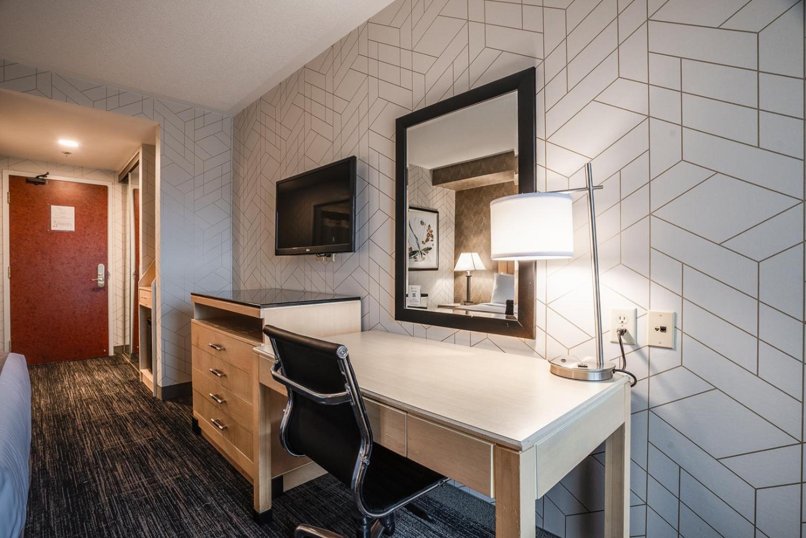 Barrie Vacations - Monte Carlo Inn Barrie - Newly Renovated - Property Image 16