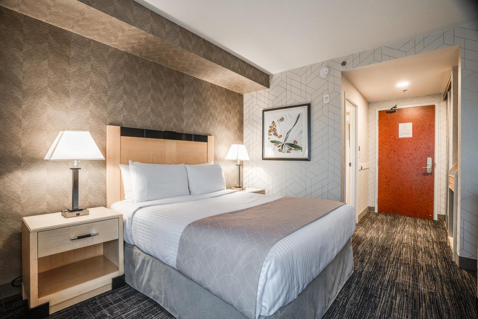 Barrie Vacations - Monte Carlo Inn Barrie - Newly Renovated - Property Image 13
