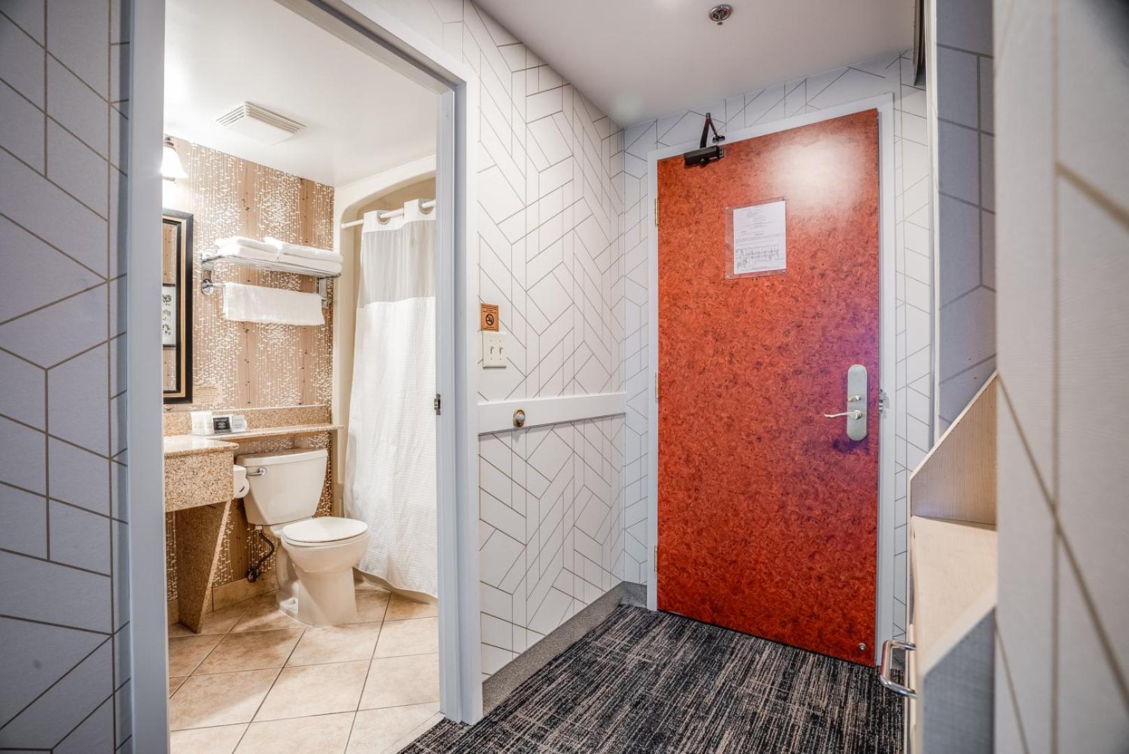 Barrie Vacations - Monte Carlo Inn Barrie - Newly Renovated - Property Image 15