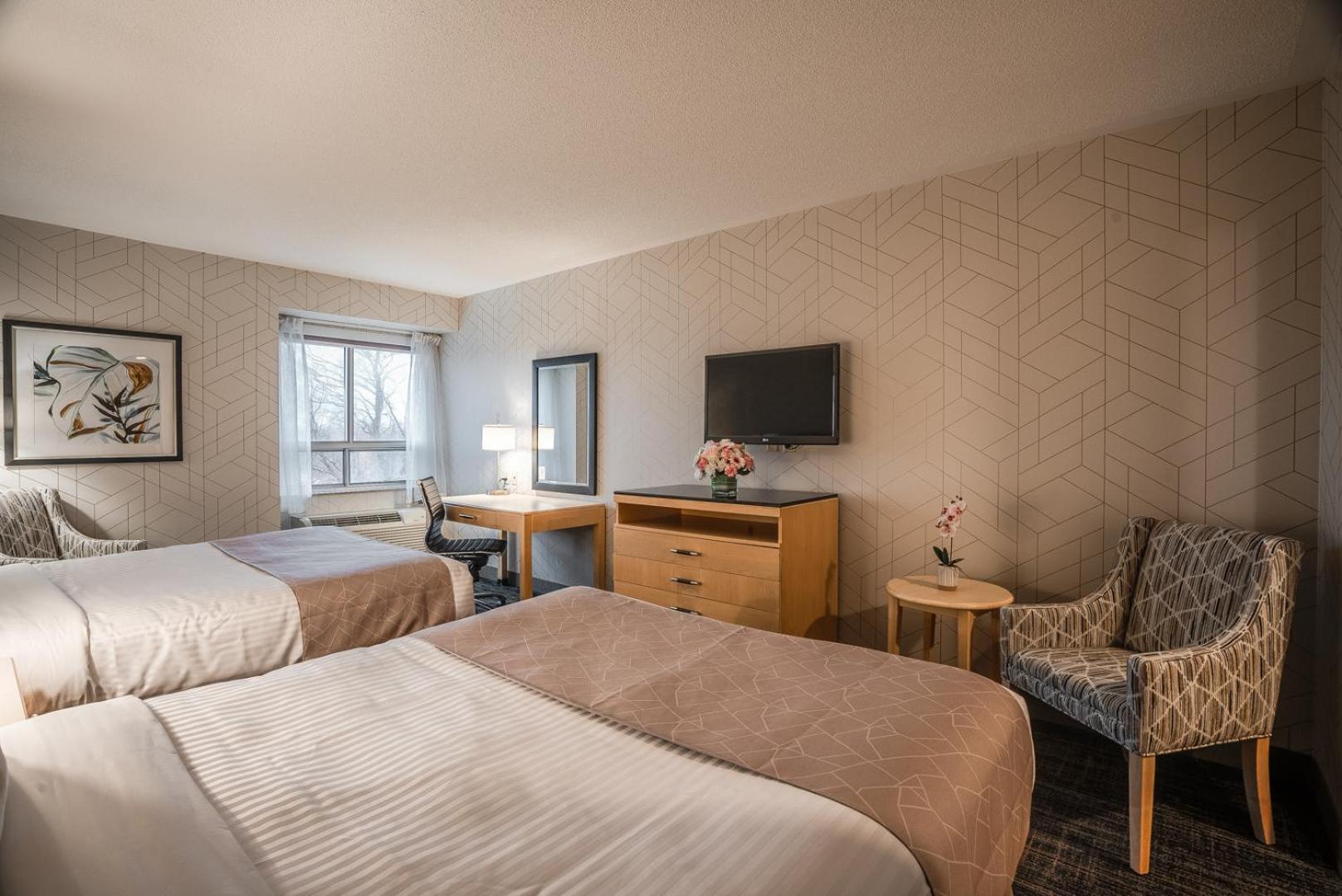 Barrie Vacations - Monte Carlo Inn Barrie - Newly Renovated - Property Image 1