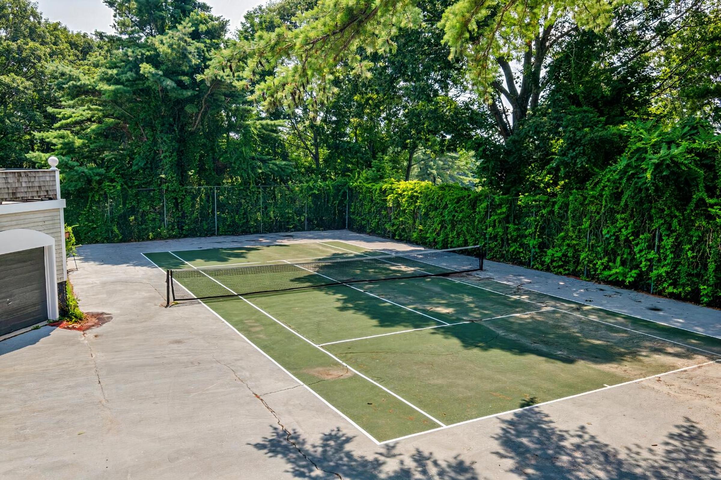 Luxury Estate Walk to Beach Tennis Sleeps 20