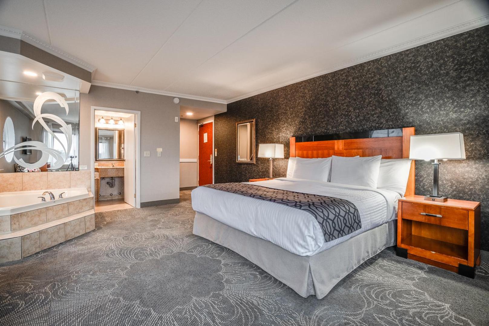 Barrie Vacations - Monte Carlo Inn Barrie - Newly Renovated - Property Image 37