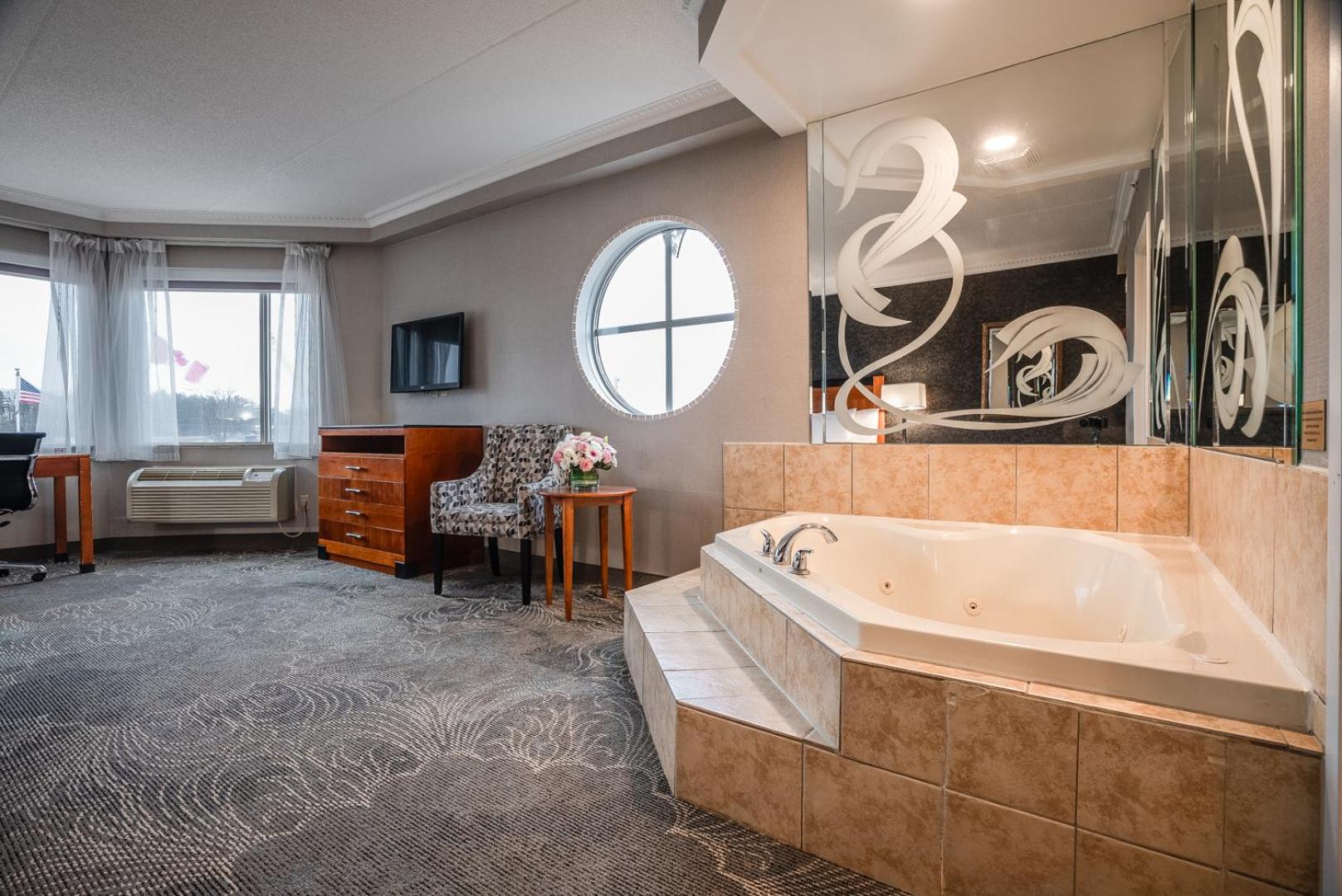 Barrie Vacations - Monte Carlo Inn Barrie - Newly Renovated - Property Image 2
