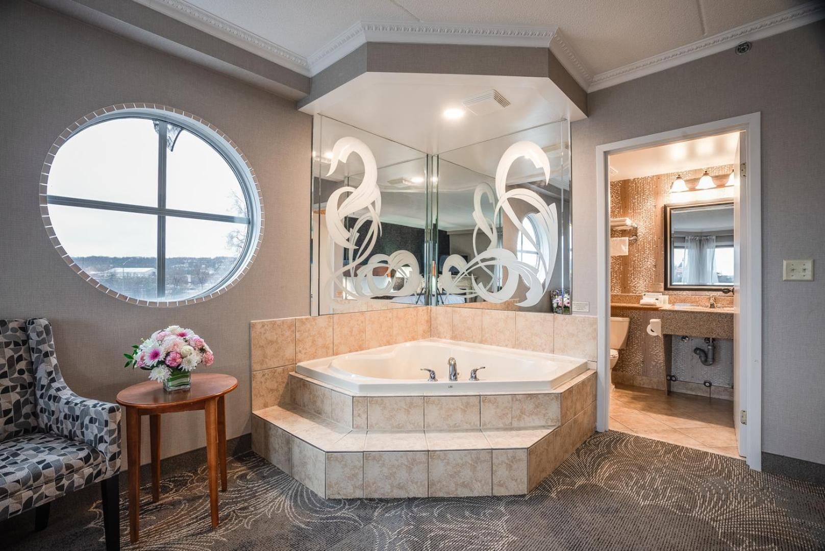 Barrie Vacations - Monte Carlo Inn Barrie - Newly Renovated - Property Image 10