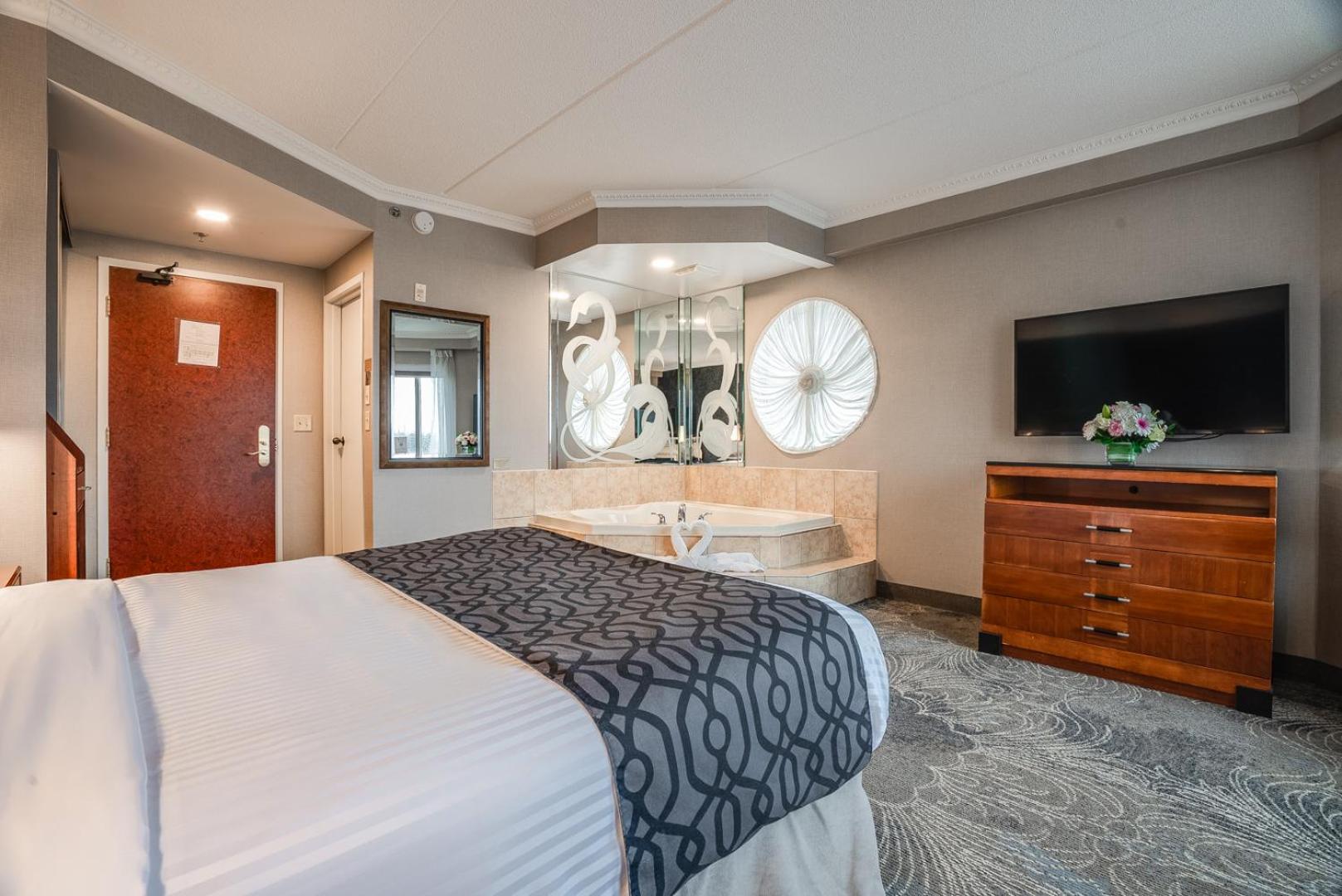 Barrie Vacations - Monte Carlo Inn Barrie - Newly Renovated - Property Image 38