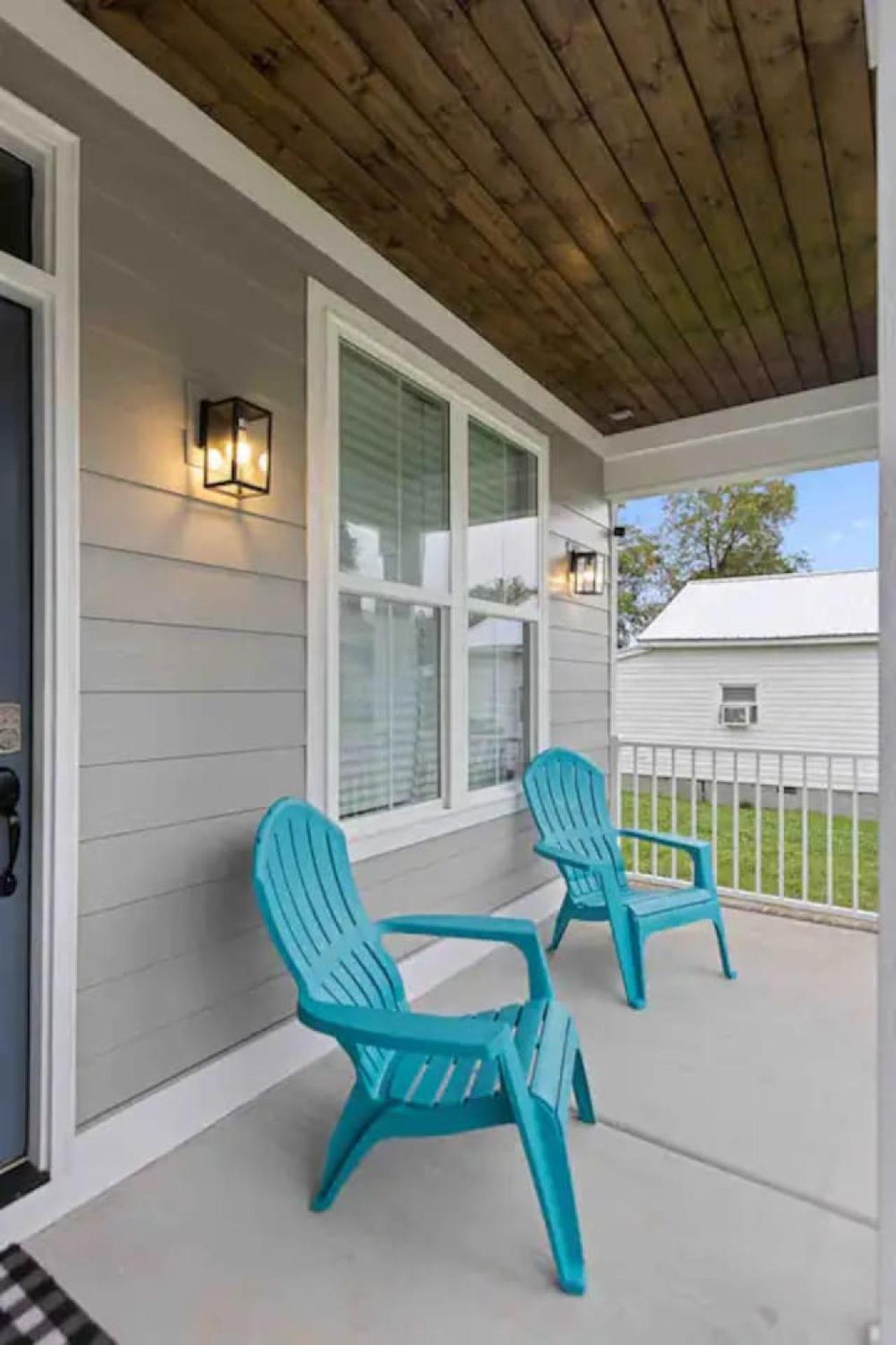 Discover Charm Cozy in the Heart of the City view 4