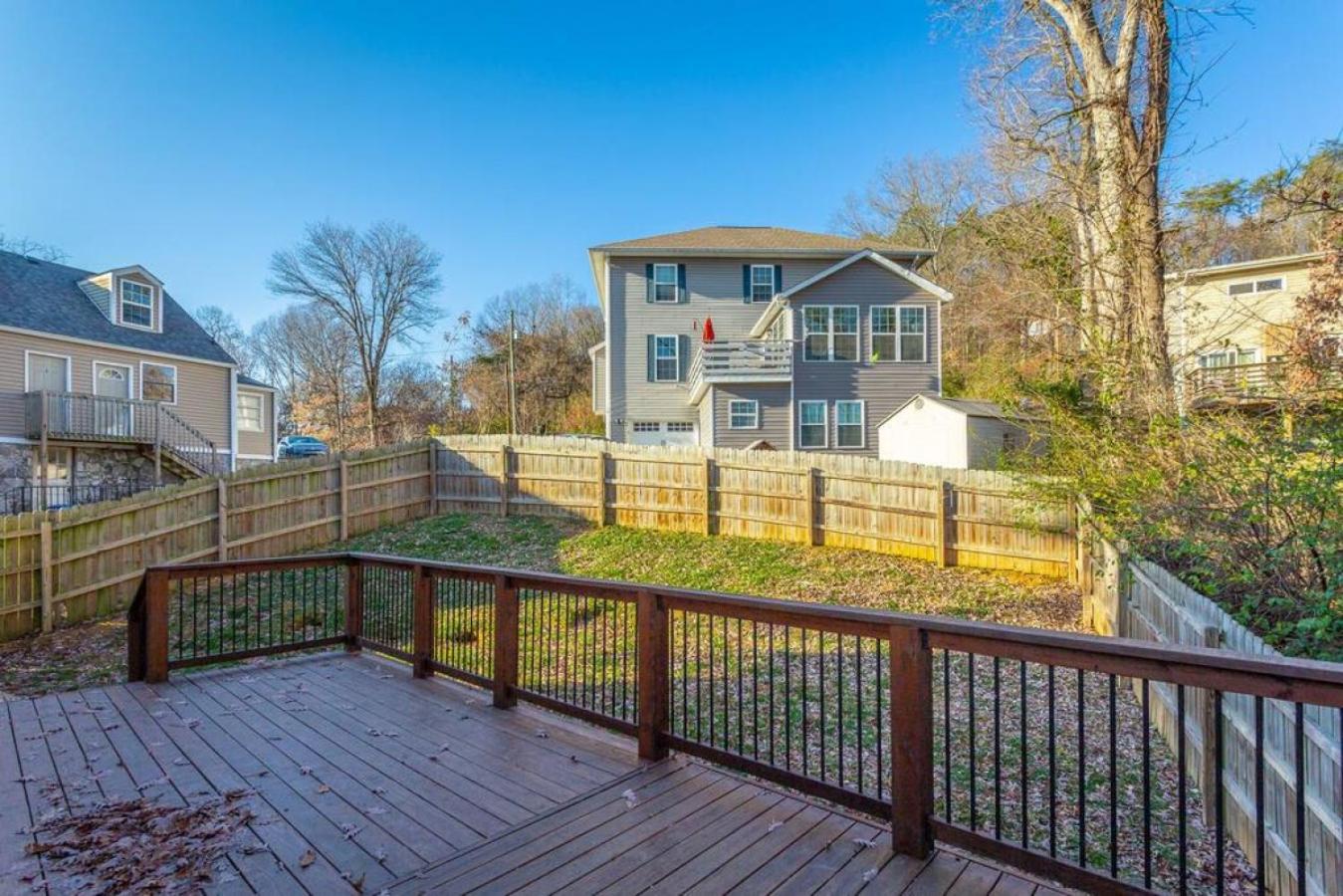 07 Massive home Downtown Garage Fenced in yard