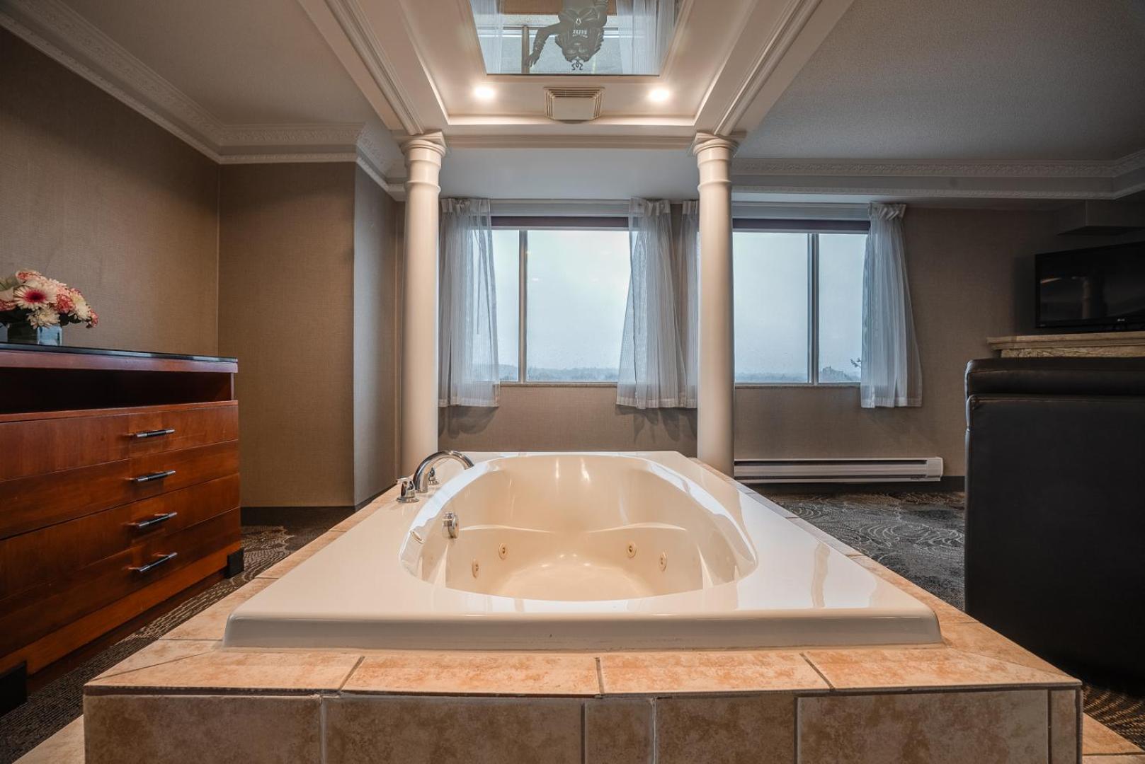 Barrie Vacations - Monte Carlo Inn Barrie - Newly Renovated - Property Image 62