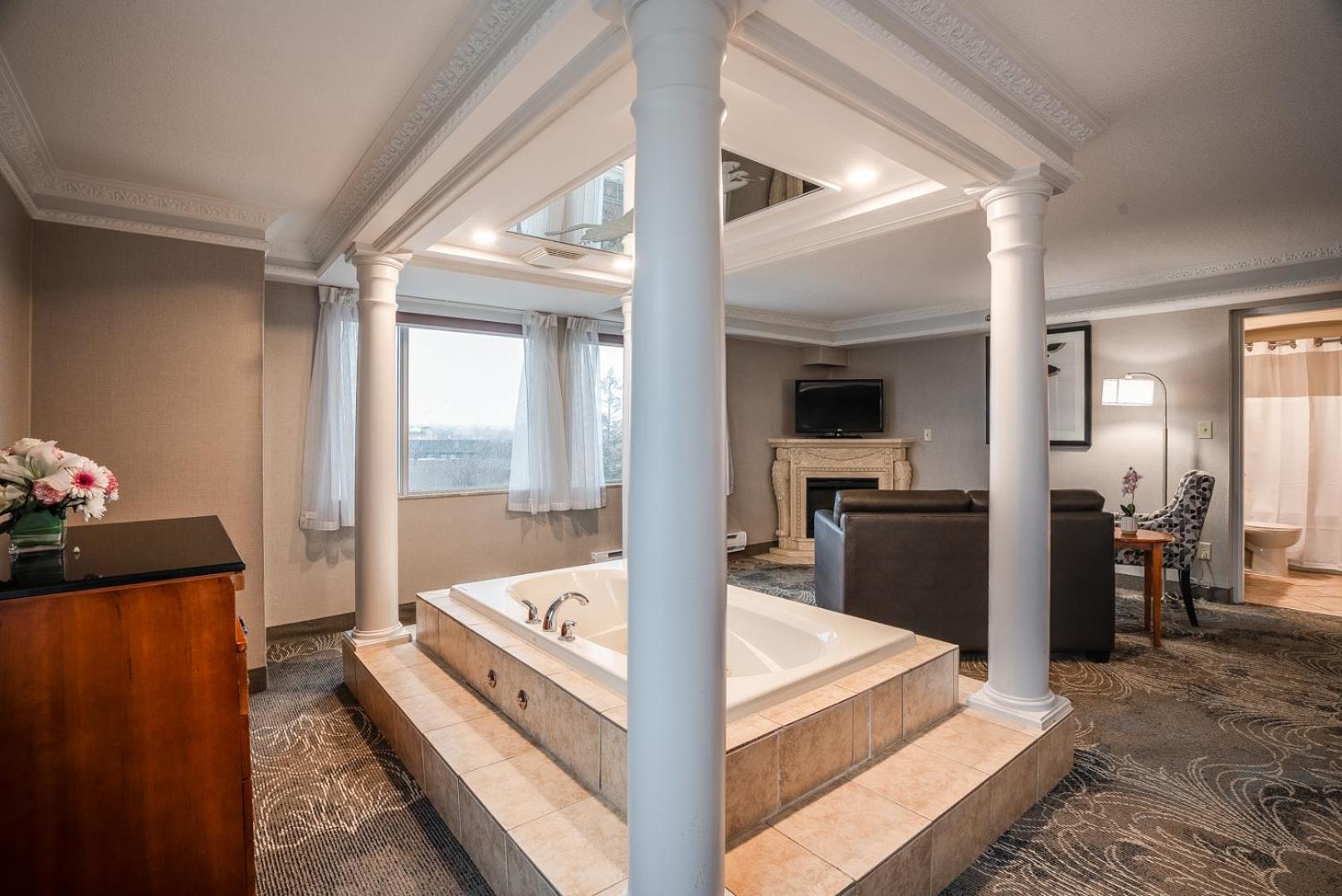 Barrie Vacations - Monte Carlo Inn Barrie - Newly Renovated - Property Image 34