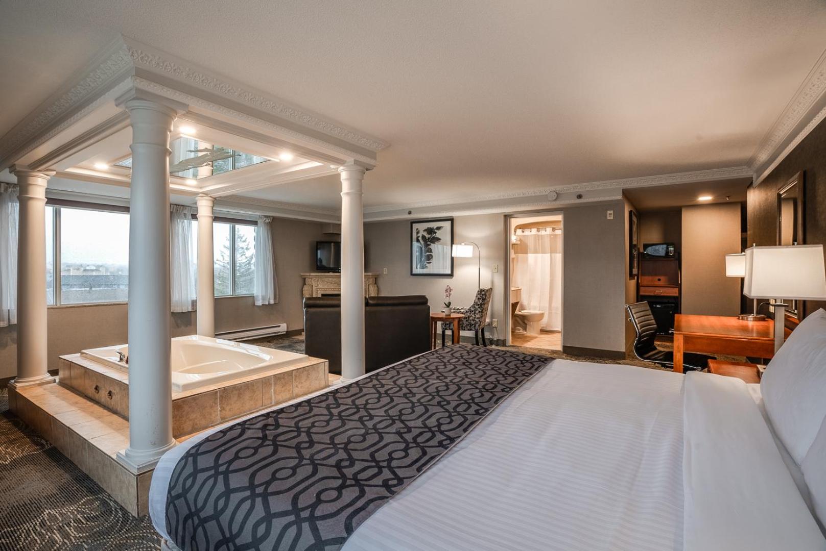 Barrie Vacations - Monte Carlo Inn Barrie - Newly Renovated - Property Image 65