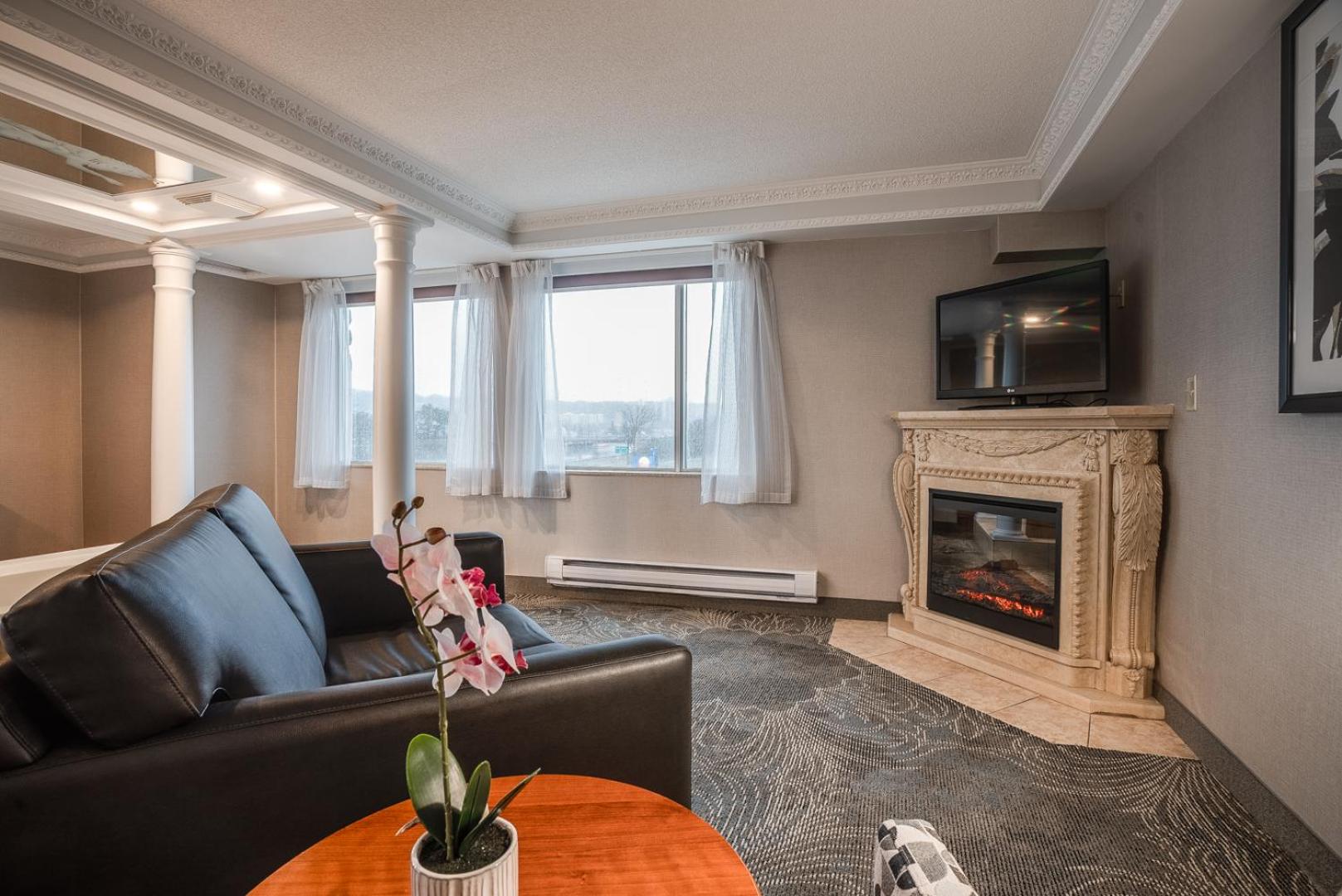 Barrie Vacations - Monte Carlo Inn Barrie - Newly Renovated - Property Image 55