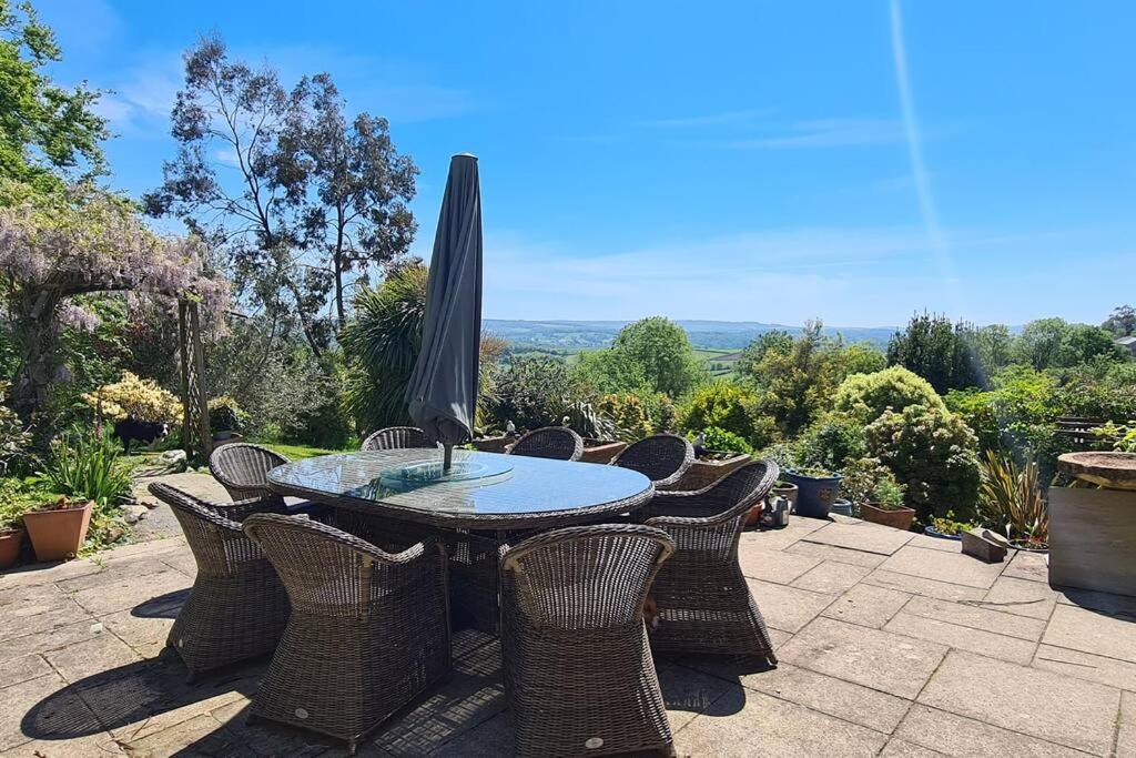 Stunning house, fenced garden, and outdoor dining! view 3