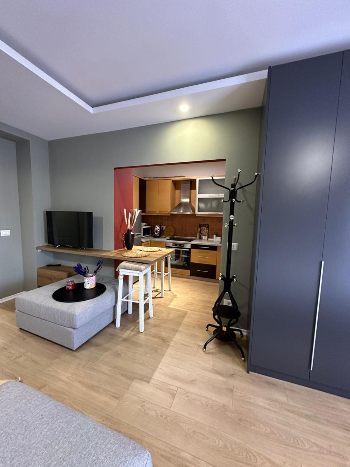 Urban Charm Studio with Balcony