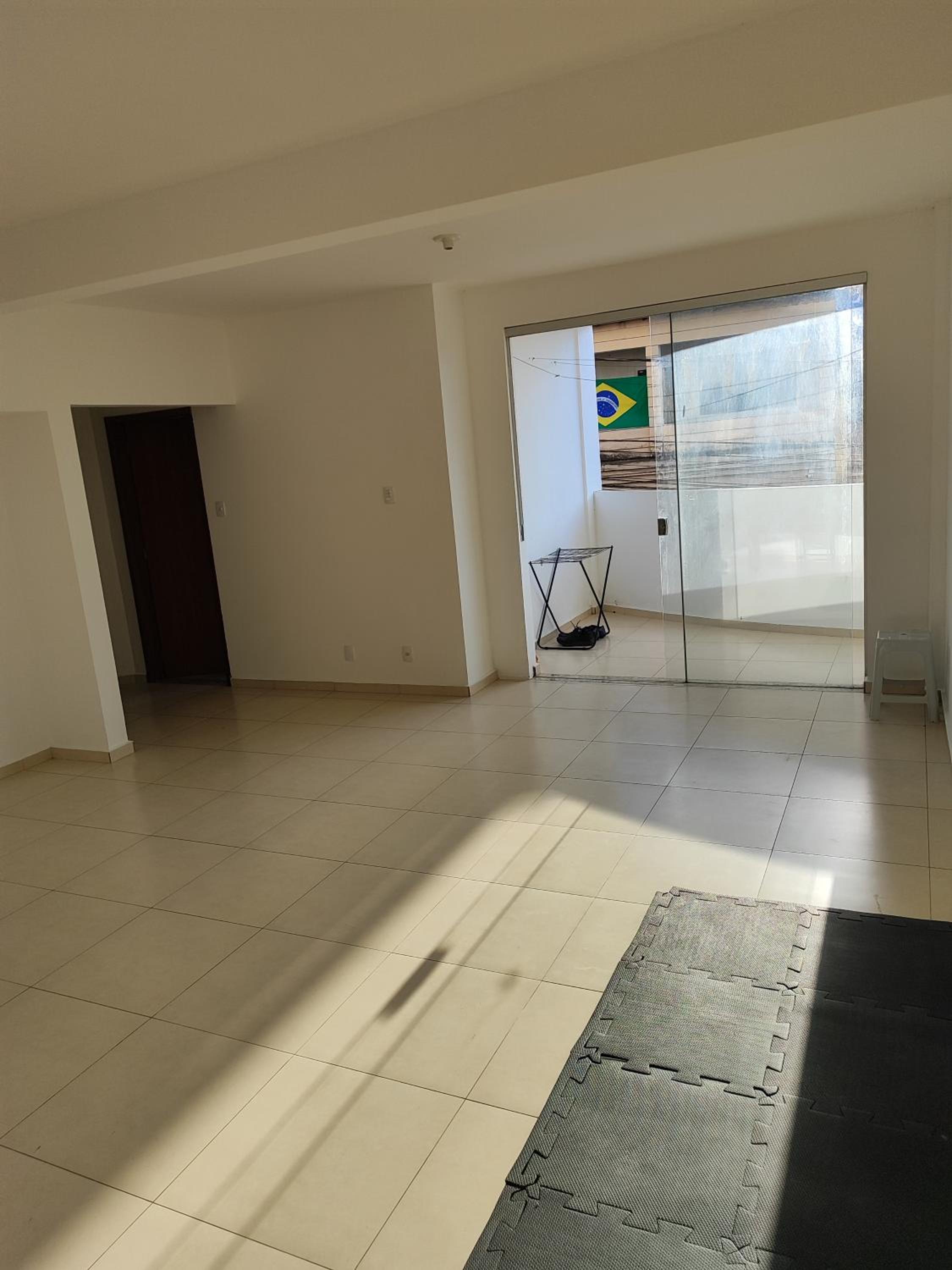 Suíte em apto amplo e completo.