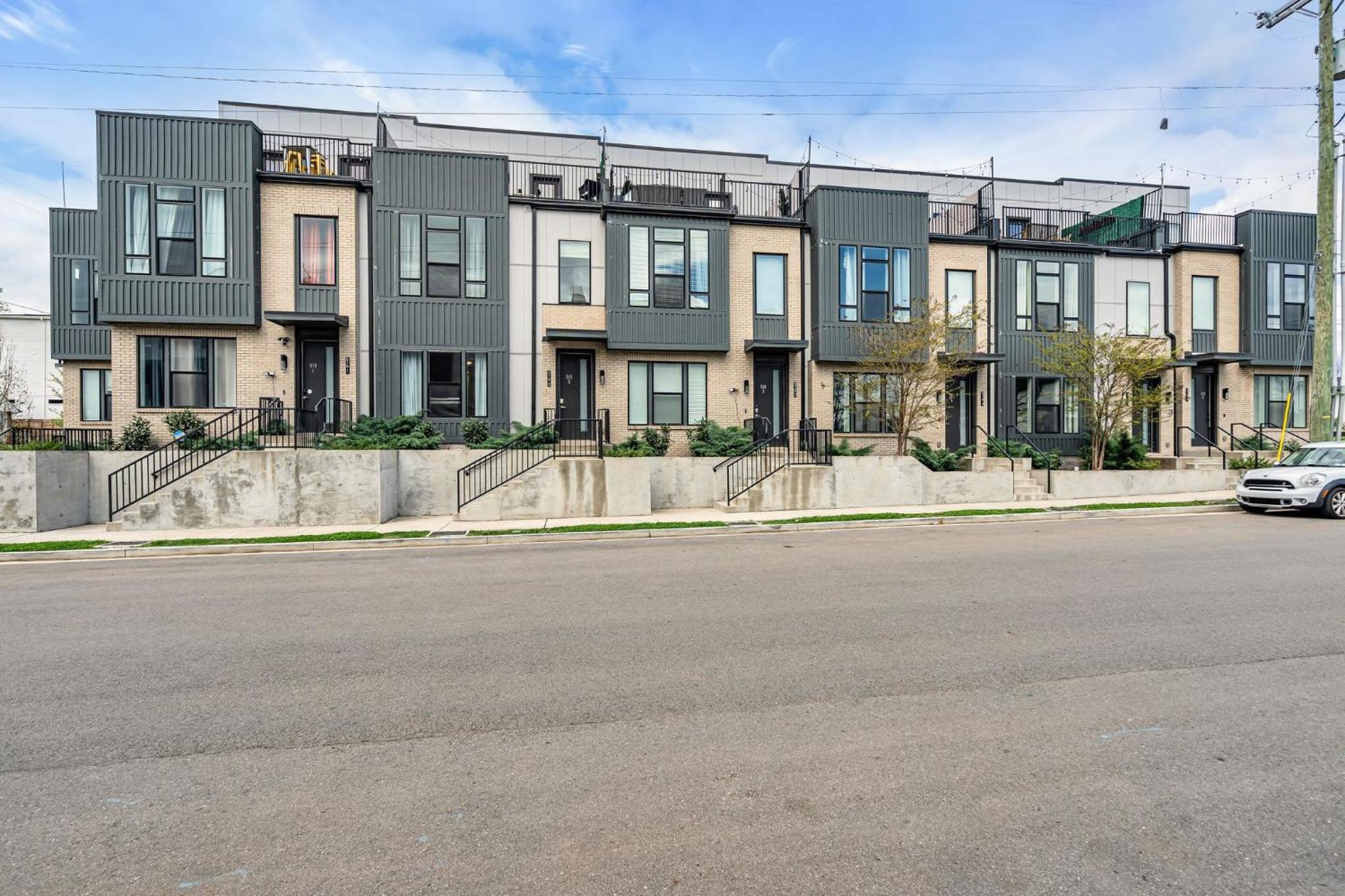 Huge Roof Deck with City Views 9 Beds view 5