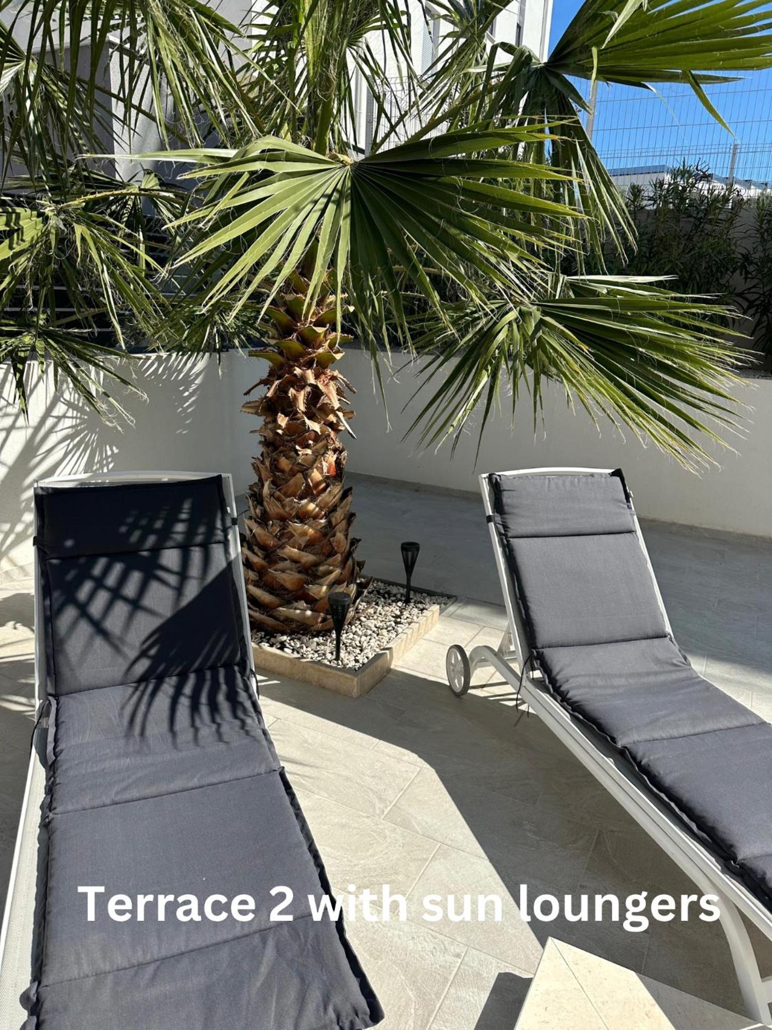 Luxury Apartment PalmView mit Whirlpool und Terrasse