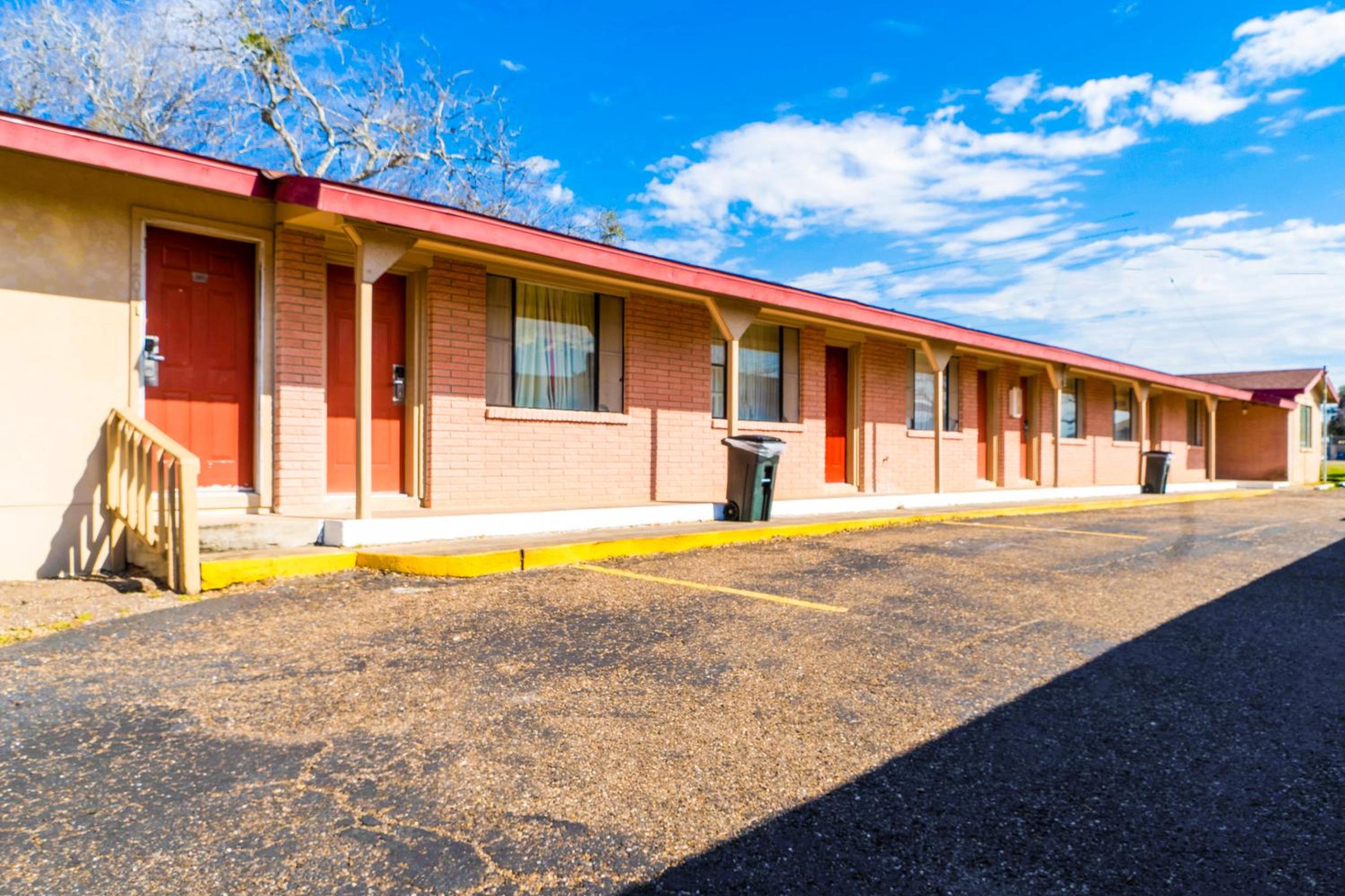 OYO Hotel Beeville -US 181