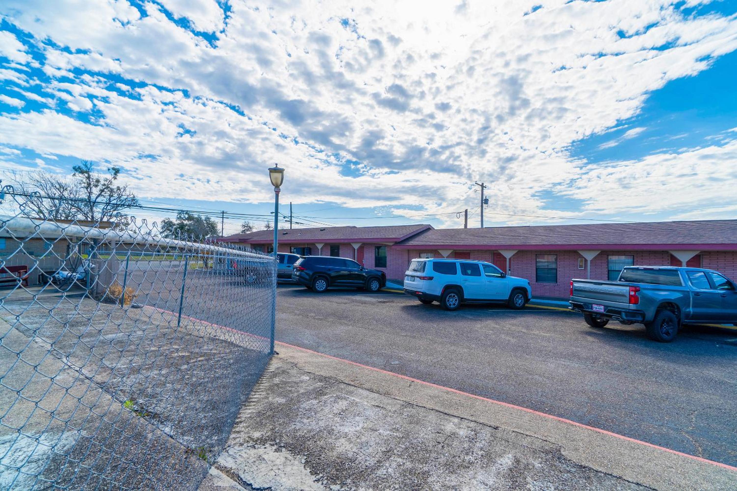 OYO Hotel Beeville -US 181